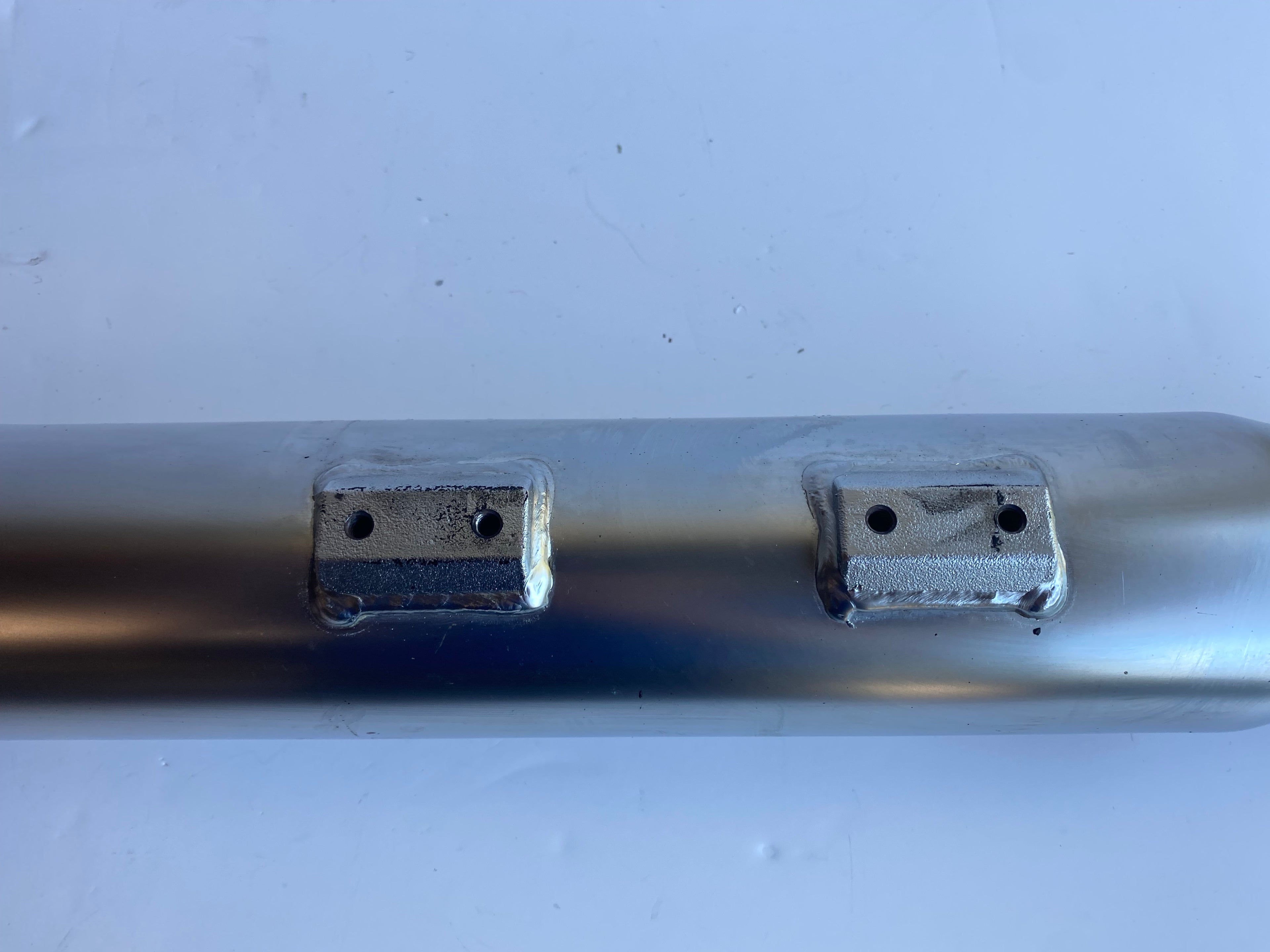 Silencieux inférieur chrome satin Softail Fat Boy Spécial Harley Davidson REF OEM 65870-10