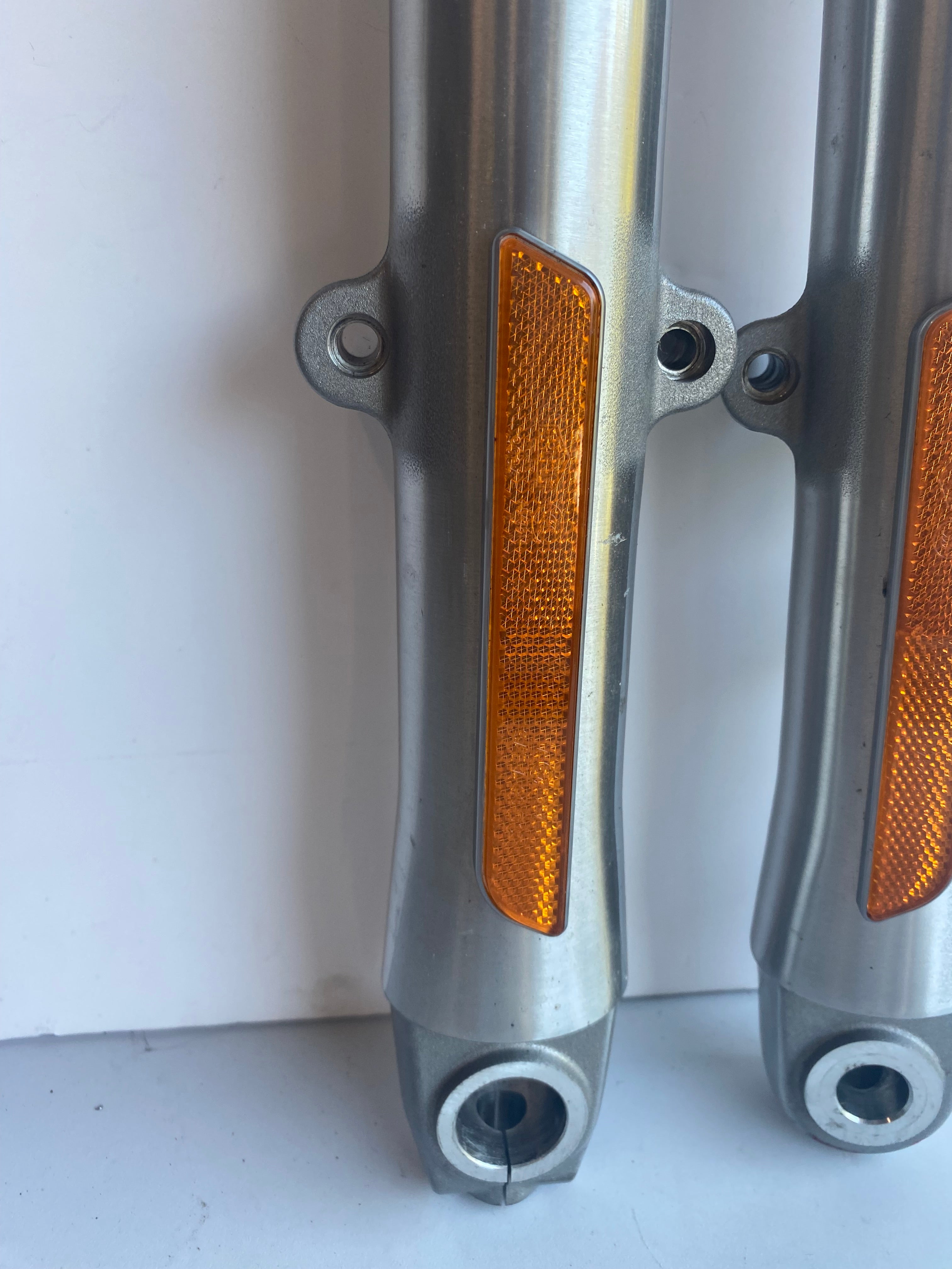 Jeu de bras de fourche 41 mm Dyna Switchback Harley Davidson REF OEM 45400023 & 45400024
