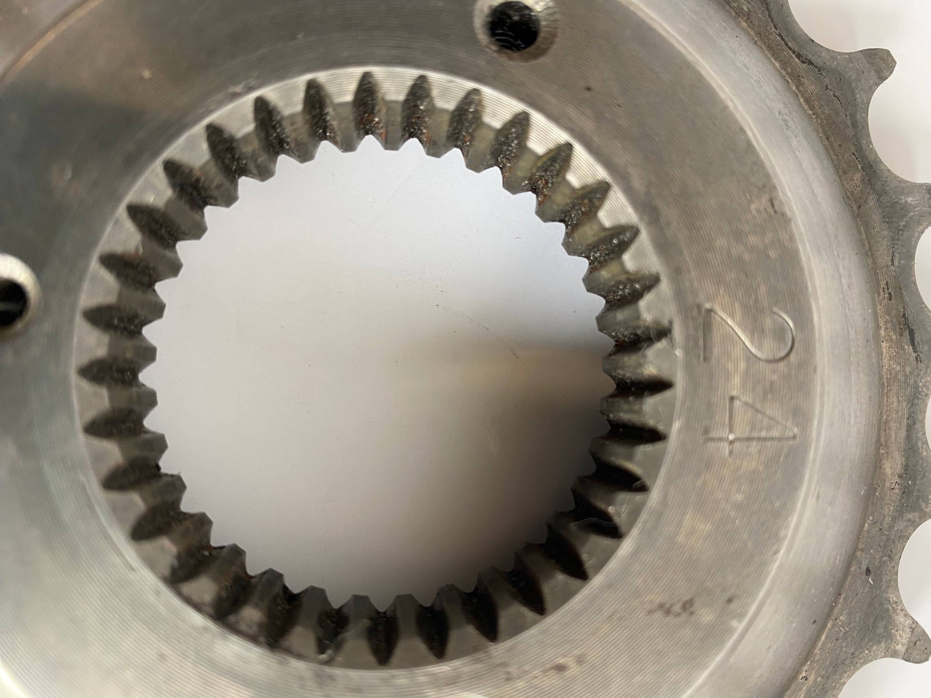 Pignon 24 dents sortie de boite à vitesses déport 12,7 mm Harley Davidson REF MCS  930046