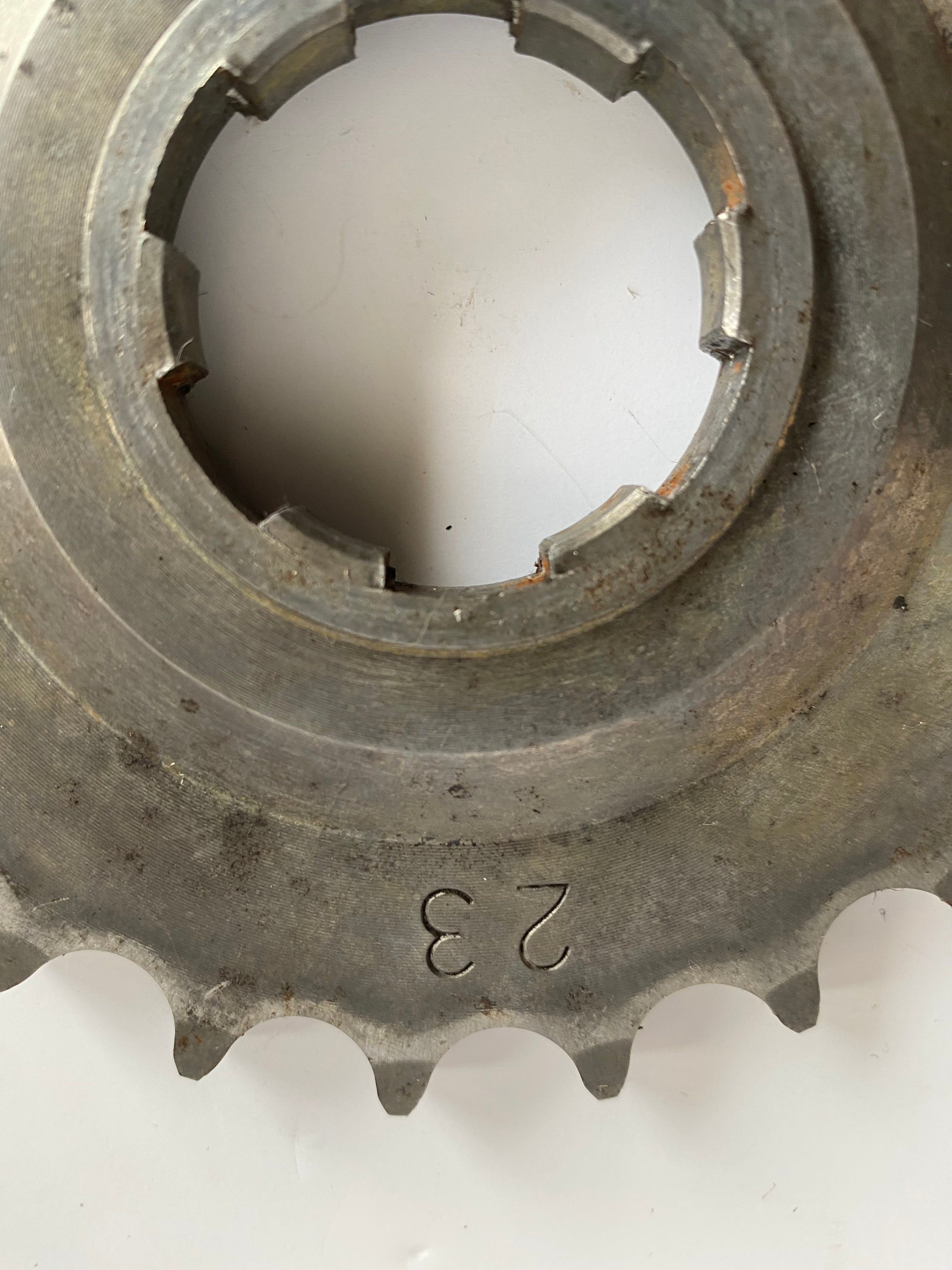 Pignon 23 dents sortie de boite a vitesses Shovelhead Harley Davidson REF OEM 35212-73