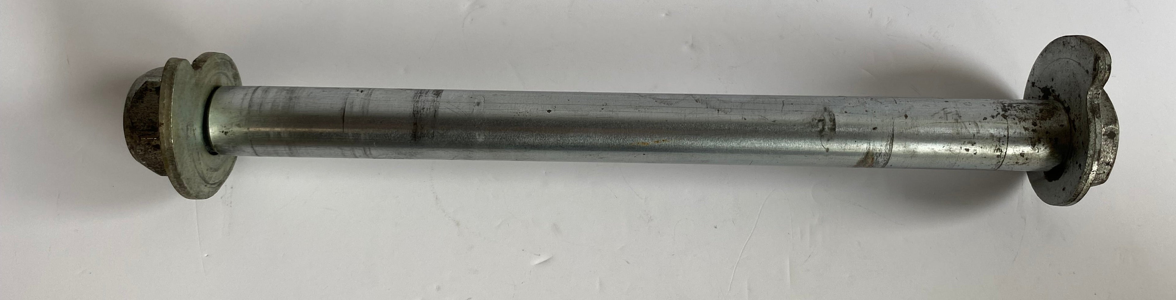 Axe de roue arrière 25,4 mm (1 pouce) Touring Harley Davidson REF OEM 41056-02