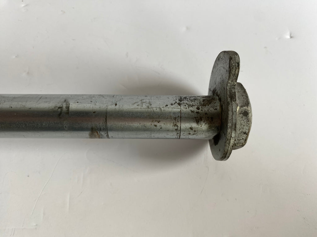 Axe de roue arrière 25,4 mm (1 pouce) Touring Harley Davidson REF OEM 41056-02