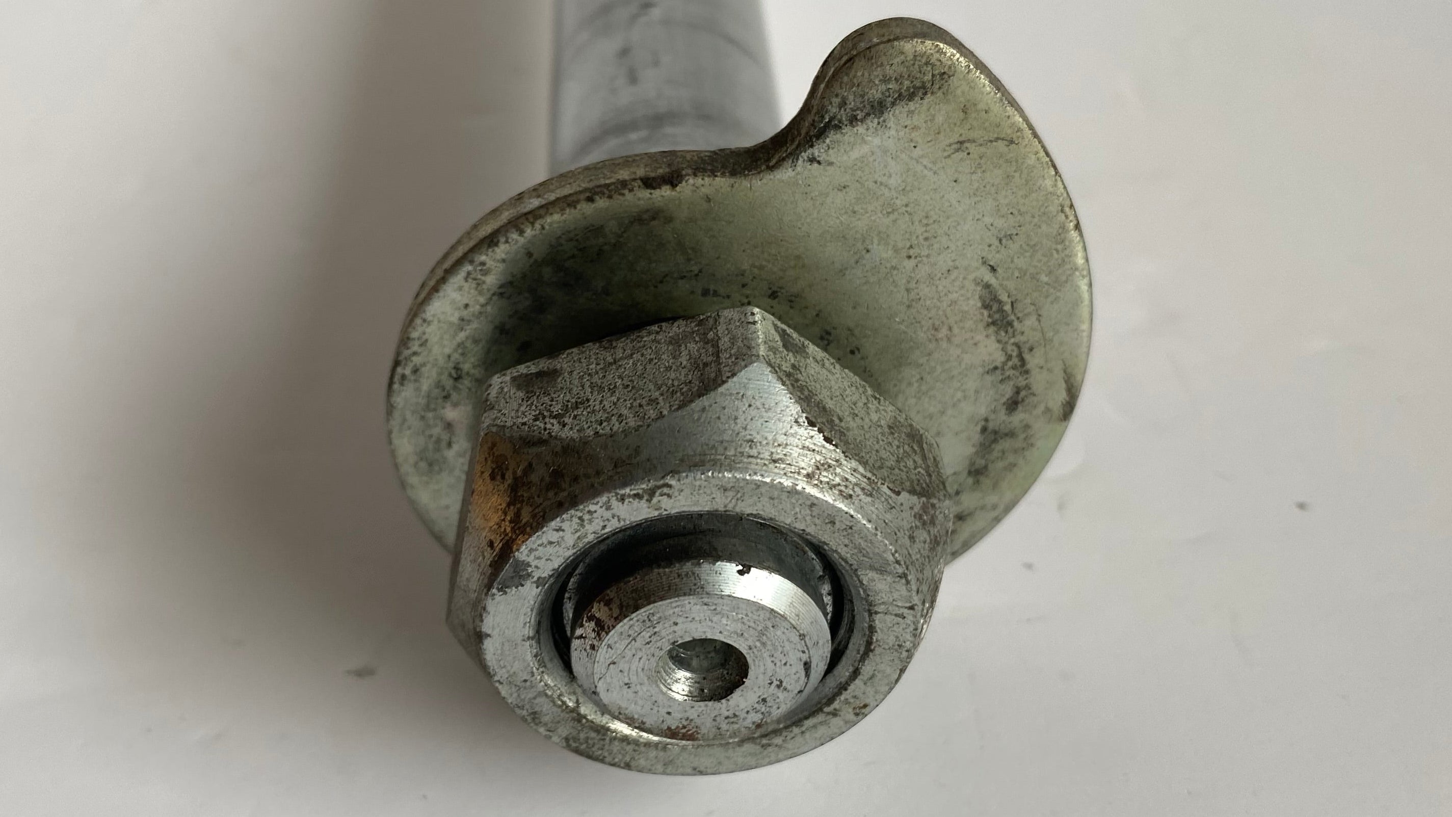 Axe de roue arrière 25,4 mm (1 pouce) Touring Harley Davidson REF OEM 41056-02