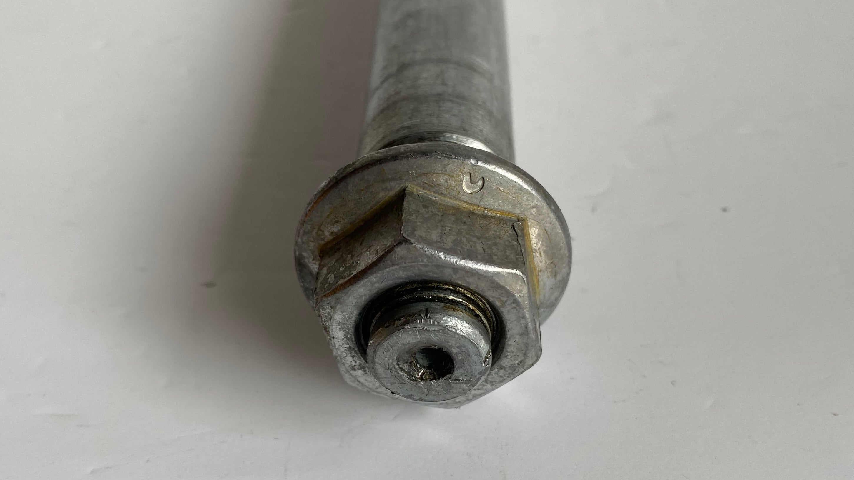 Axe de roue arrière 1 pouce Dyna Harley Davidson REF OEM 41114-06A