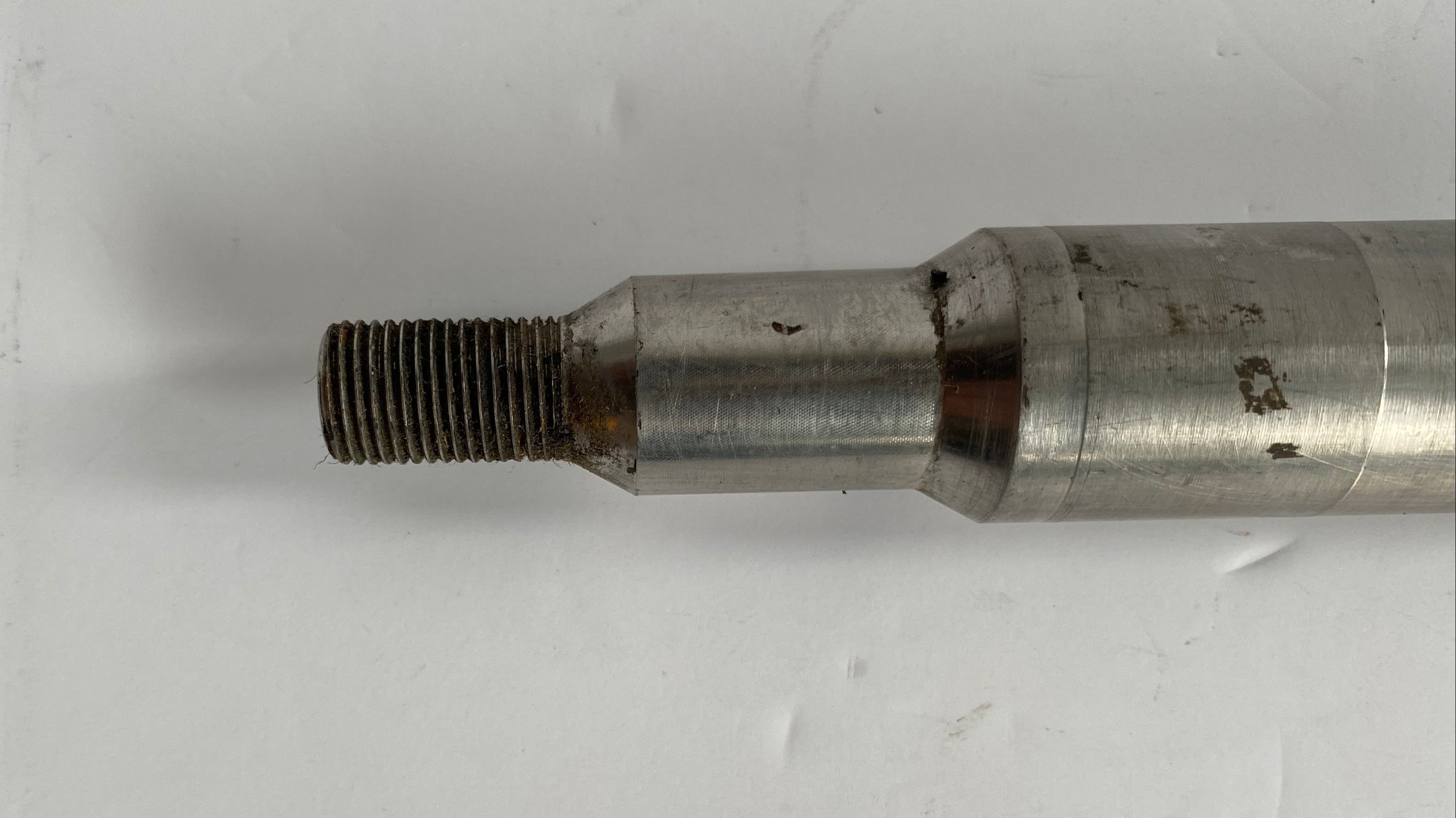 Axe de roue avant 1 pouce Sportster Harley Davidson REF OEM 43895-08