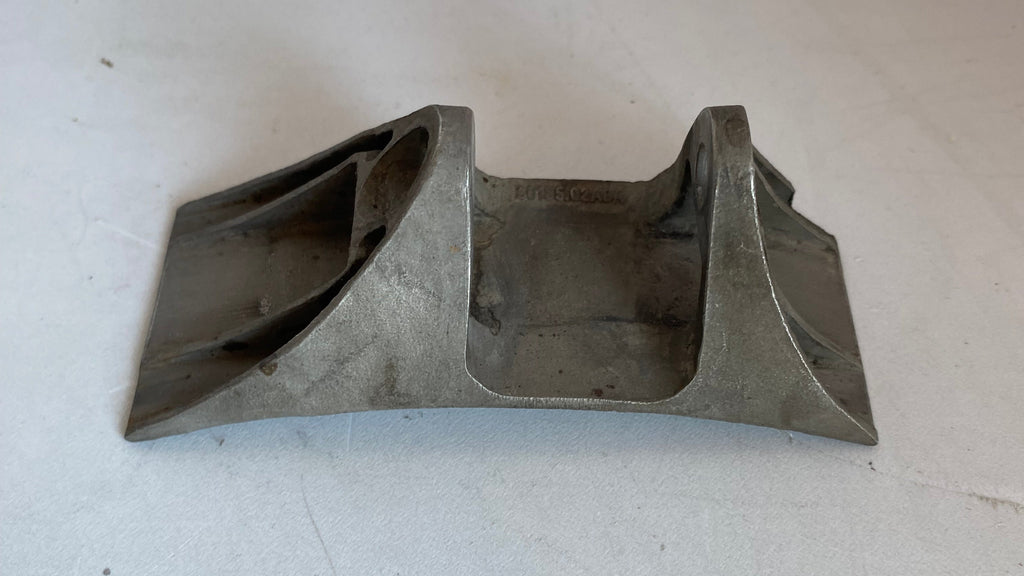 Support de silencieux avant supérieur Buell REF OEM S0135.02A8A