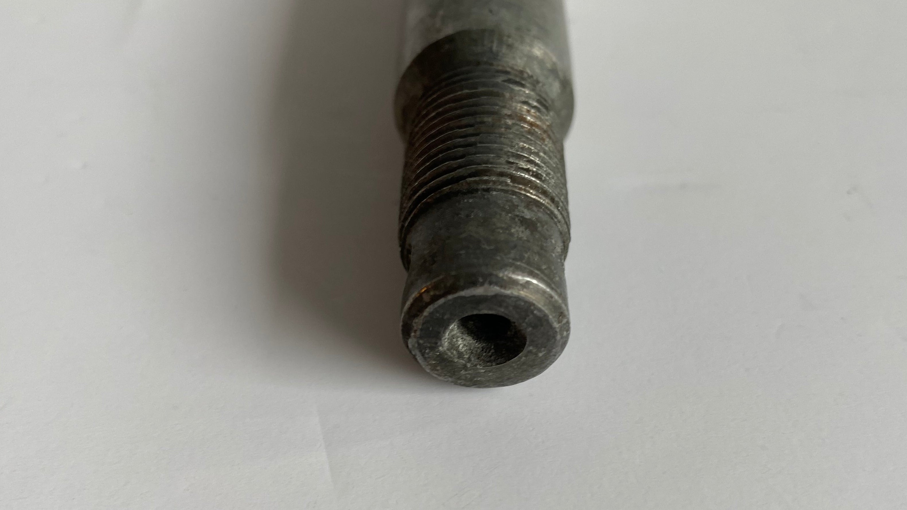 Axe de roue arrière  Sportster Harley Davidson REF OEM 41563-77A