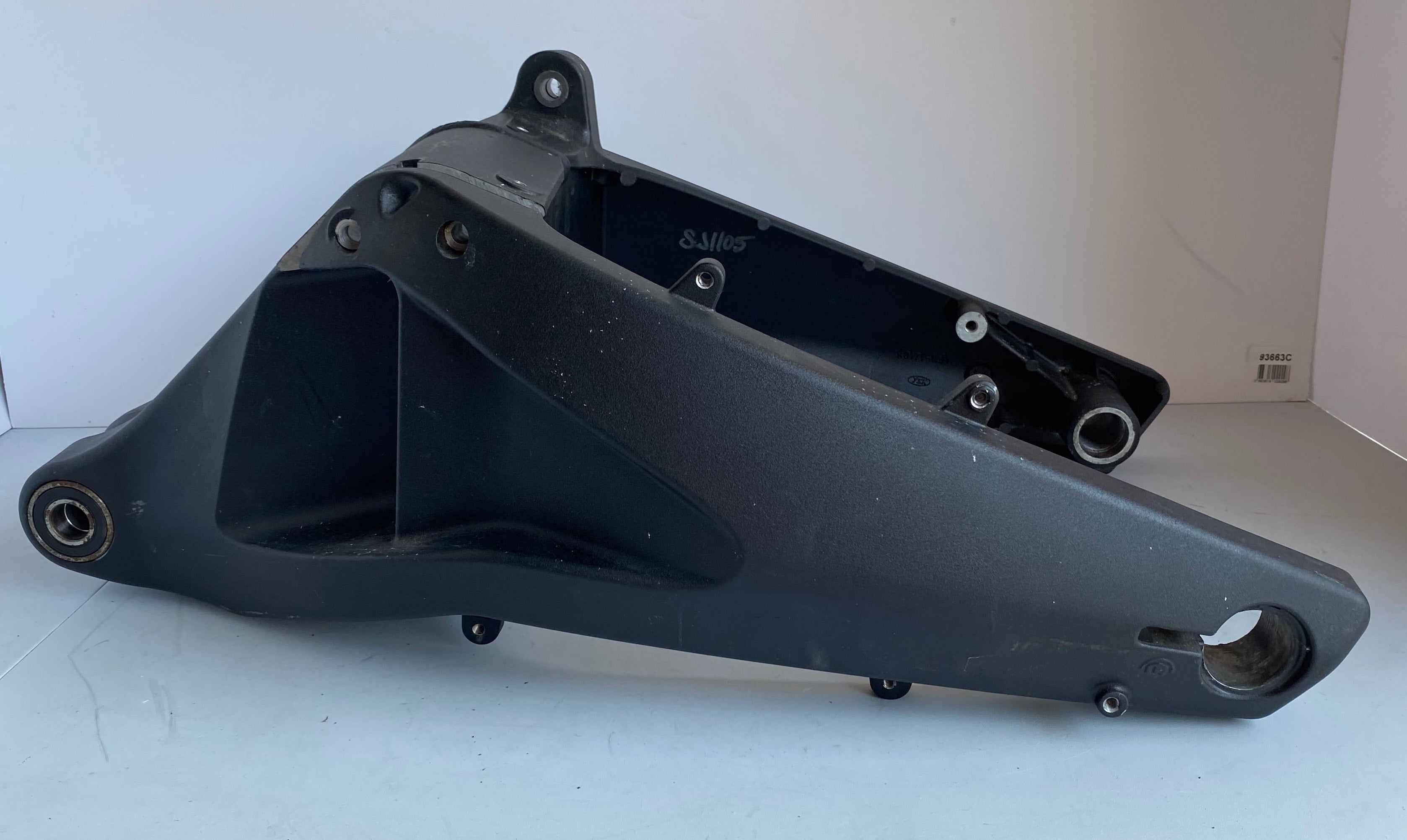 Bras oscillant noir Buell 1125R REF OEM