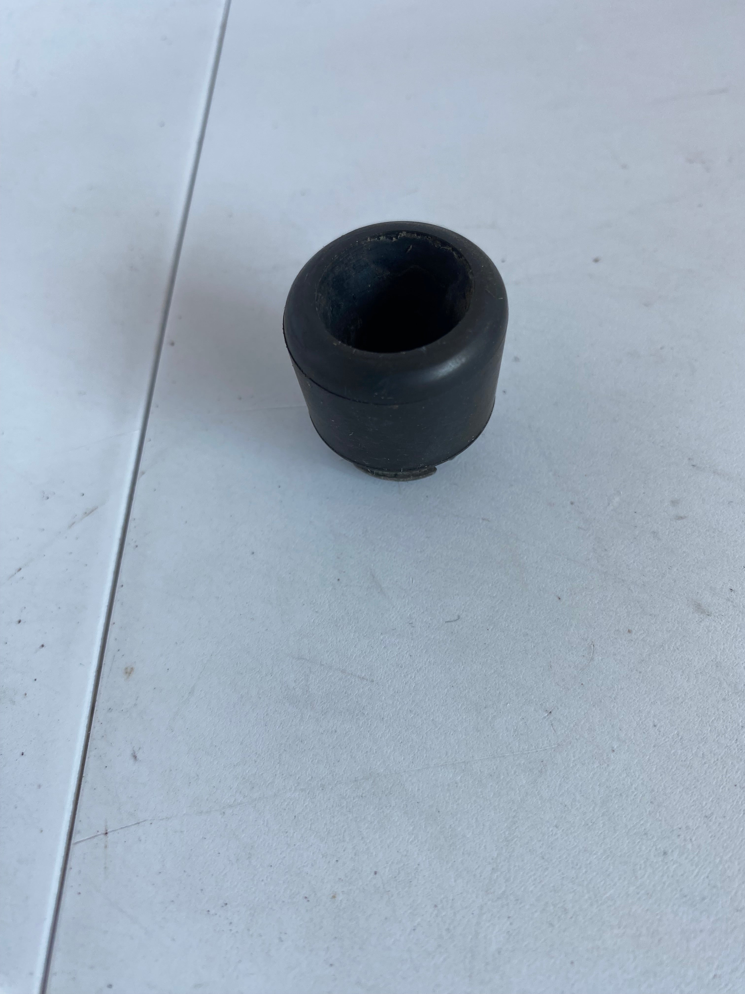 Caoutchouc fixation selle Softail Rocker Harley Davidson REF OEM 11669