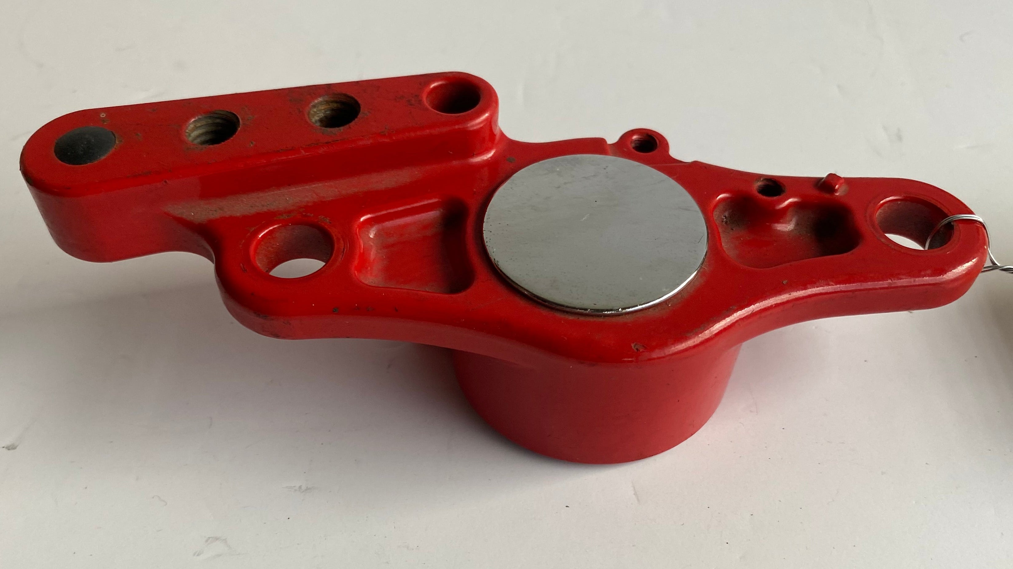 Support de silent bloc moteur arrière droit Harley Davidson REF OEM 50589-07CKD