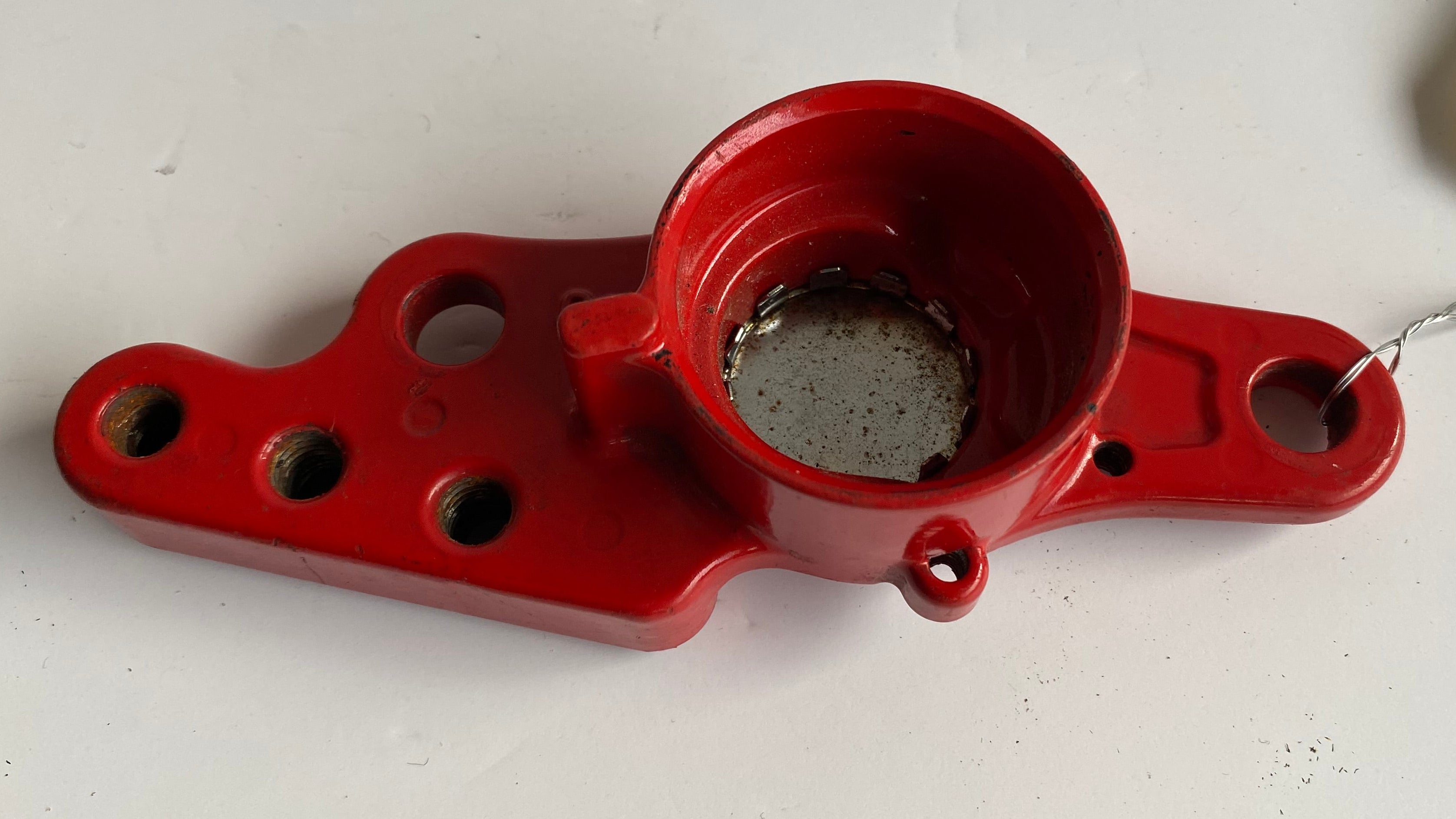 Support de silent bloc moteur arrière droit Harley Davidson REF OEM 50589-07CKD