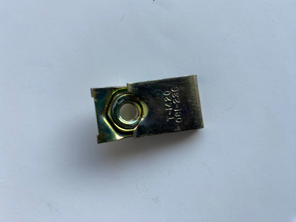 Ecrou clip feu arrière Harley Davidson REF OEM 7964