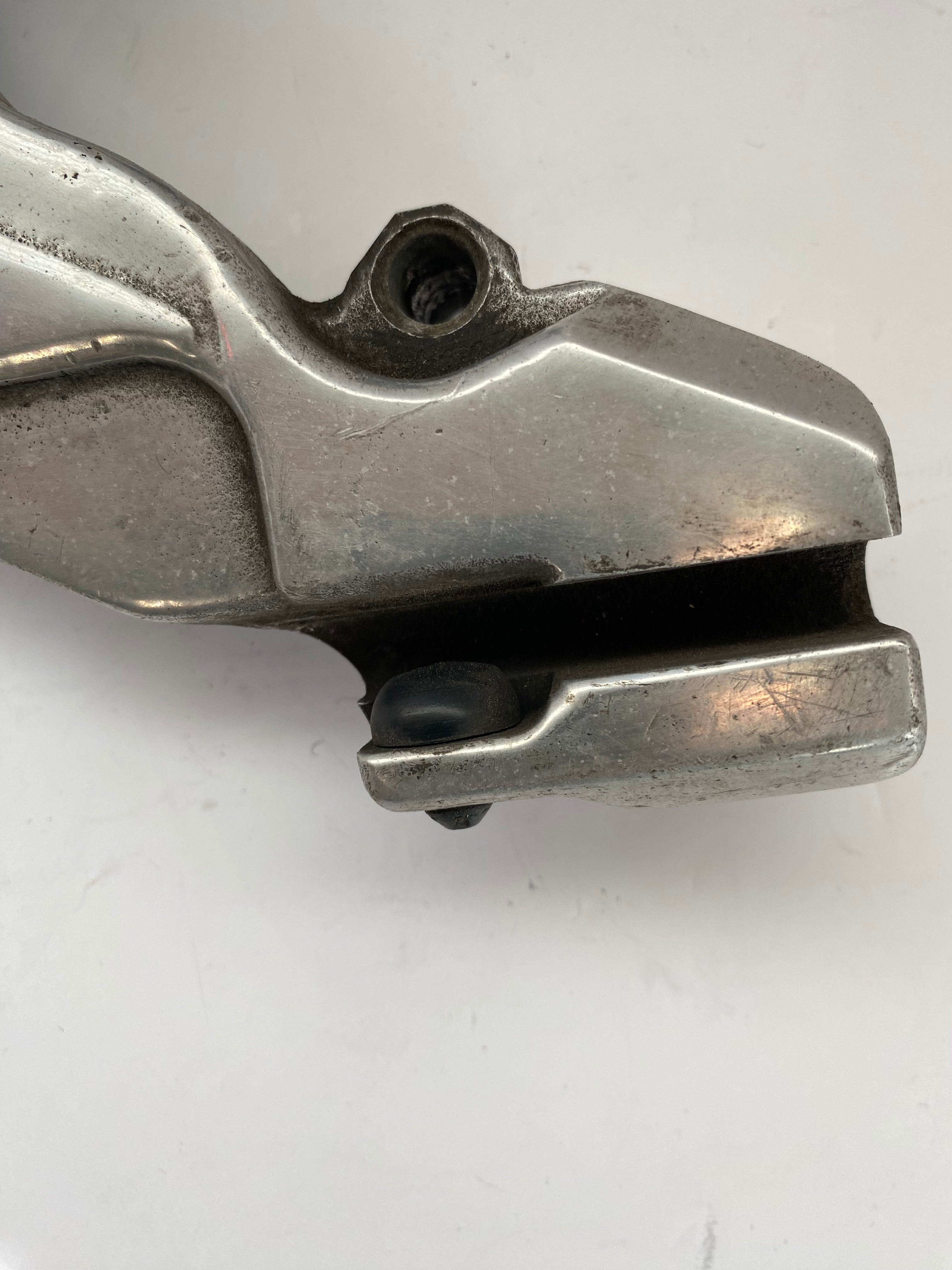 Support d'étrier de frein arrière Harley Davidson Softail REF OEM  44207-87