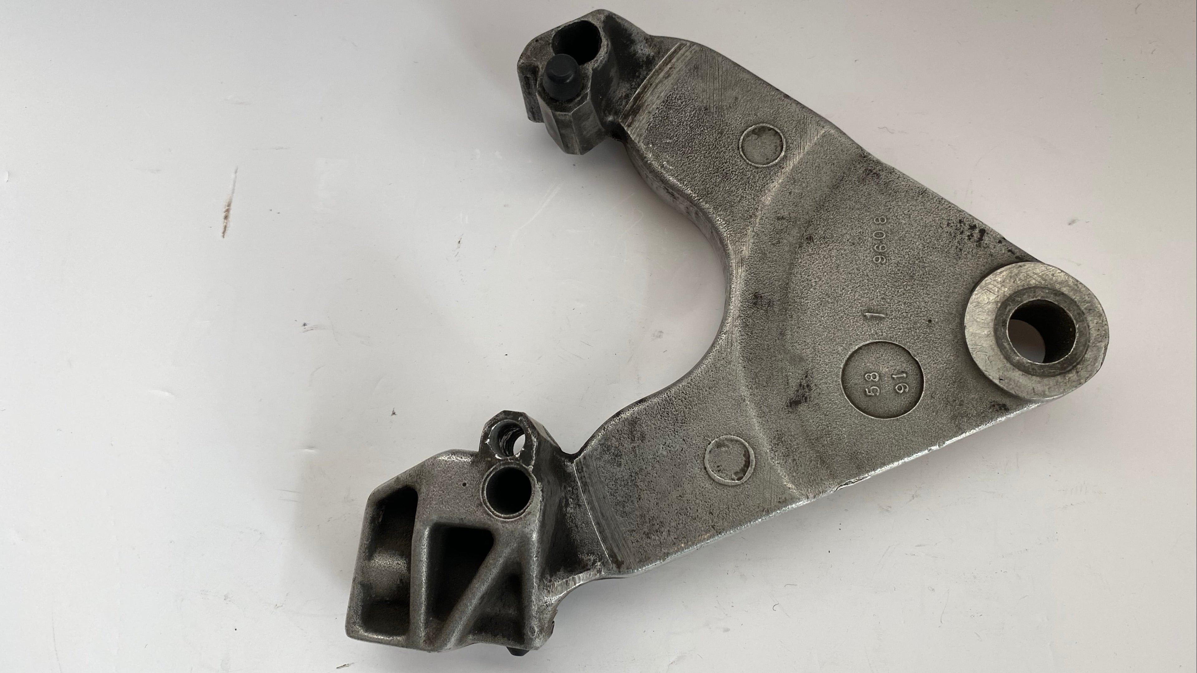 Support d'étrier de frein arrière Harley Davidson Softail REF OEM  44207-87