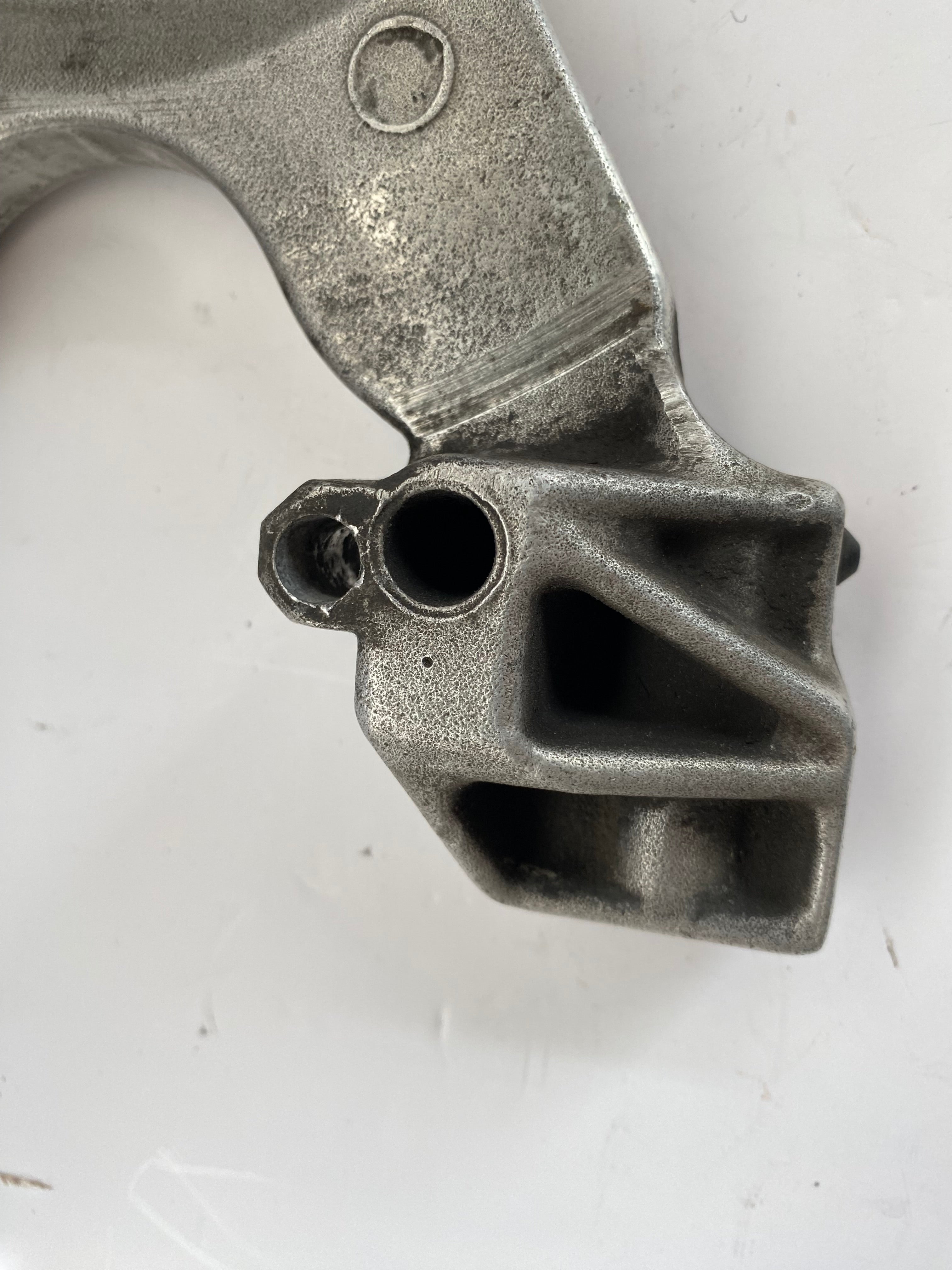 Support d'étrier de frein arrière Harley Davidson Softail REF OEM  44207-87