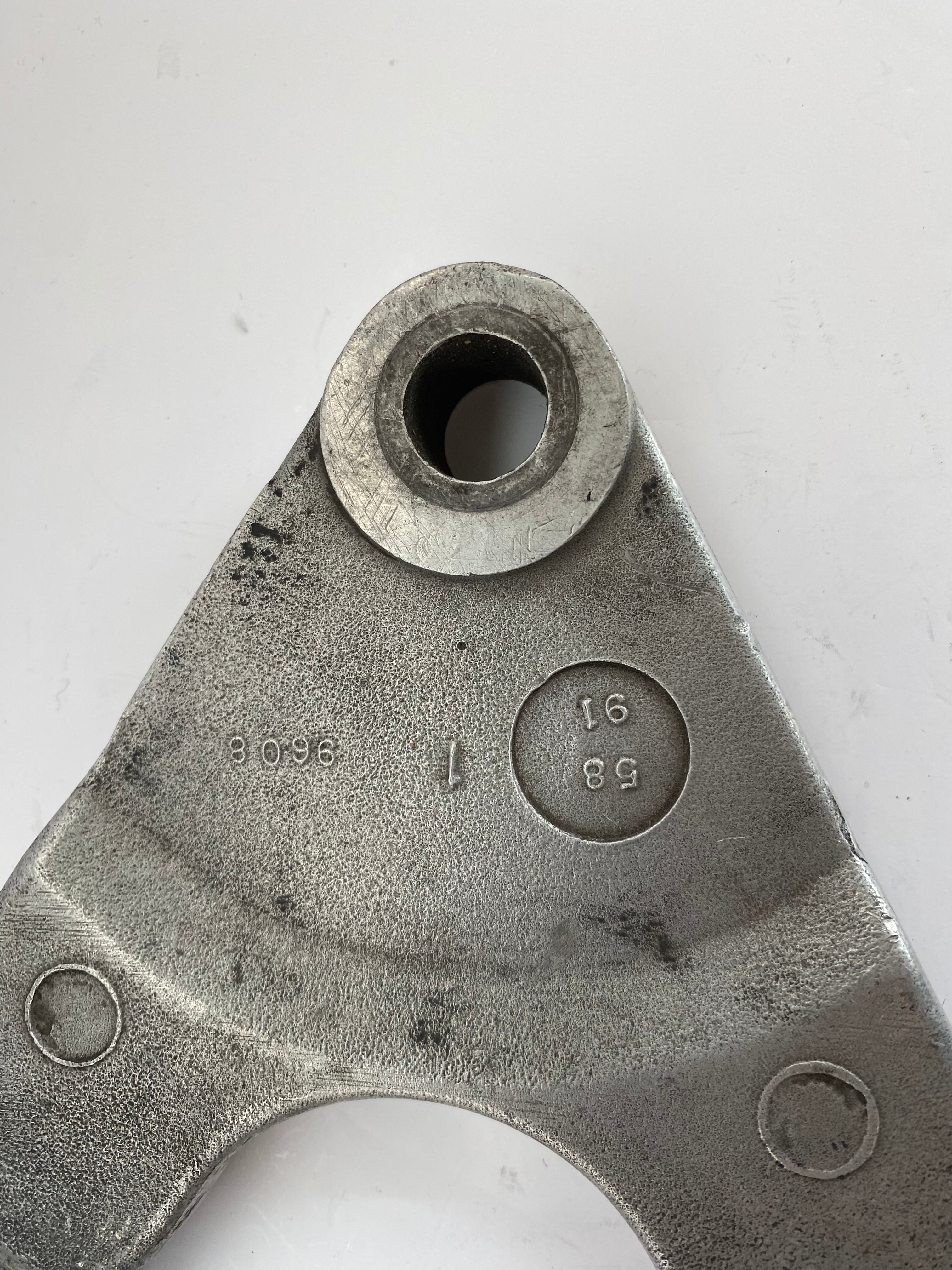 Support d'étrier de frein arrière Harley Davidson Softail REF OEM  44207-87