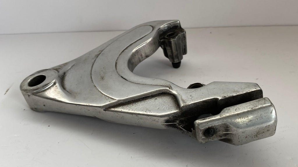 Support d'étrier de frein arrière Harley Davidson Softail REF OEM  44207-87