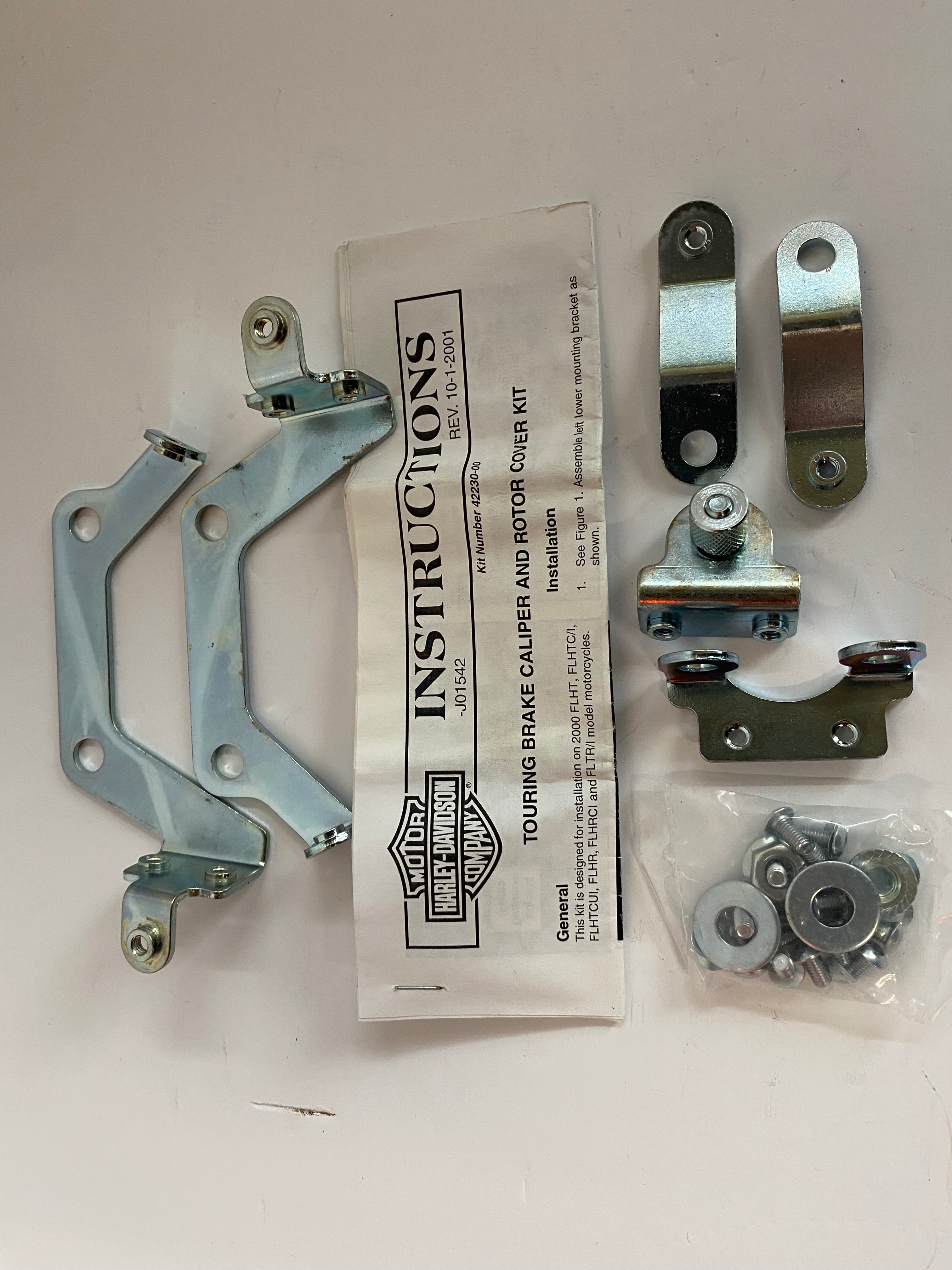 Jeu de caches étriers de frein avant chromé Touring Harley Davidson REF OEM 42230-00