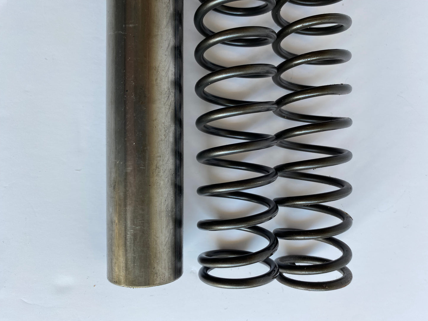 Jeu de ressorts de fourche pour tube de fourche 49mm Harley Davidson REF OEM 45500294