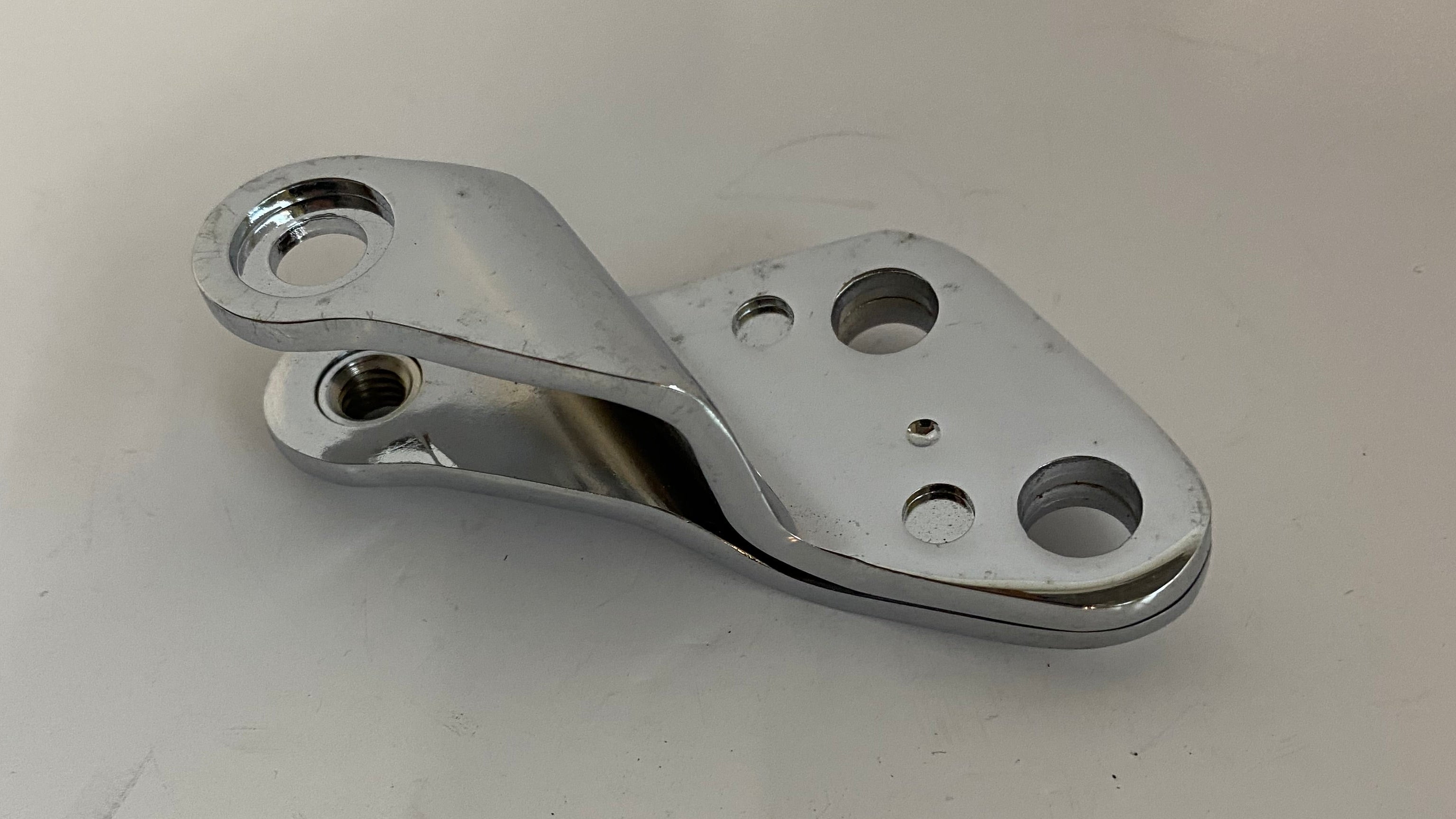 Support moteur avant chromé Sportster Harley Davidson REF OEM 47470-04