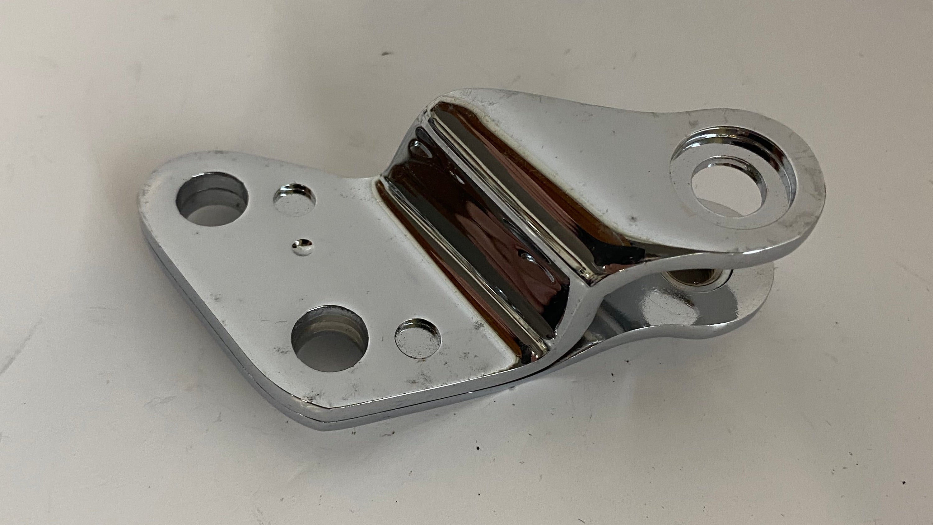 Support moteur avant chromé Sportster Harley Davidson REF OEM 47470-04