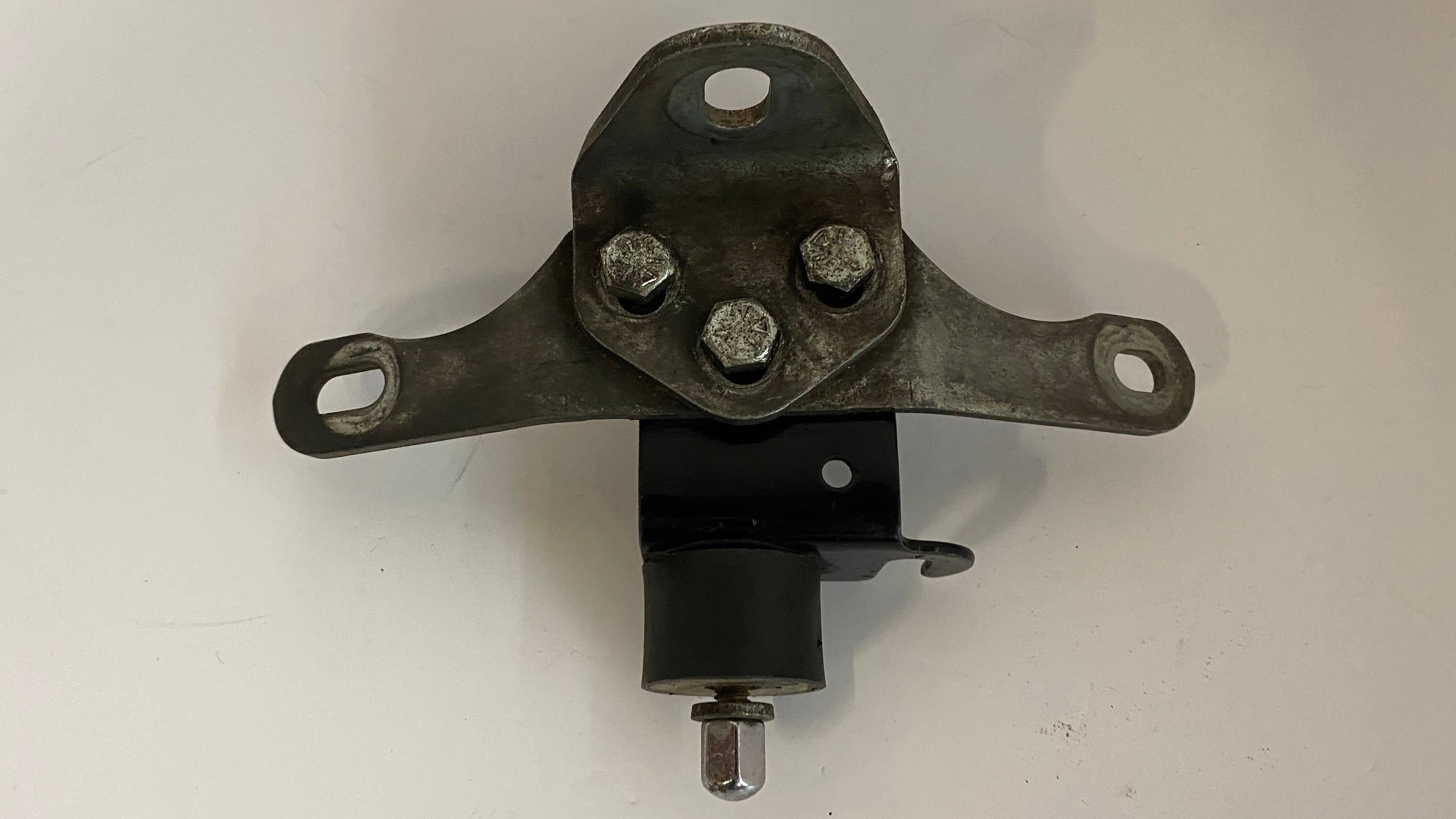 Support moteur supérieur Softail Harley Davidson REF OEM 16242-90 & 16247-91