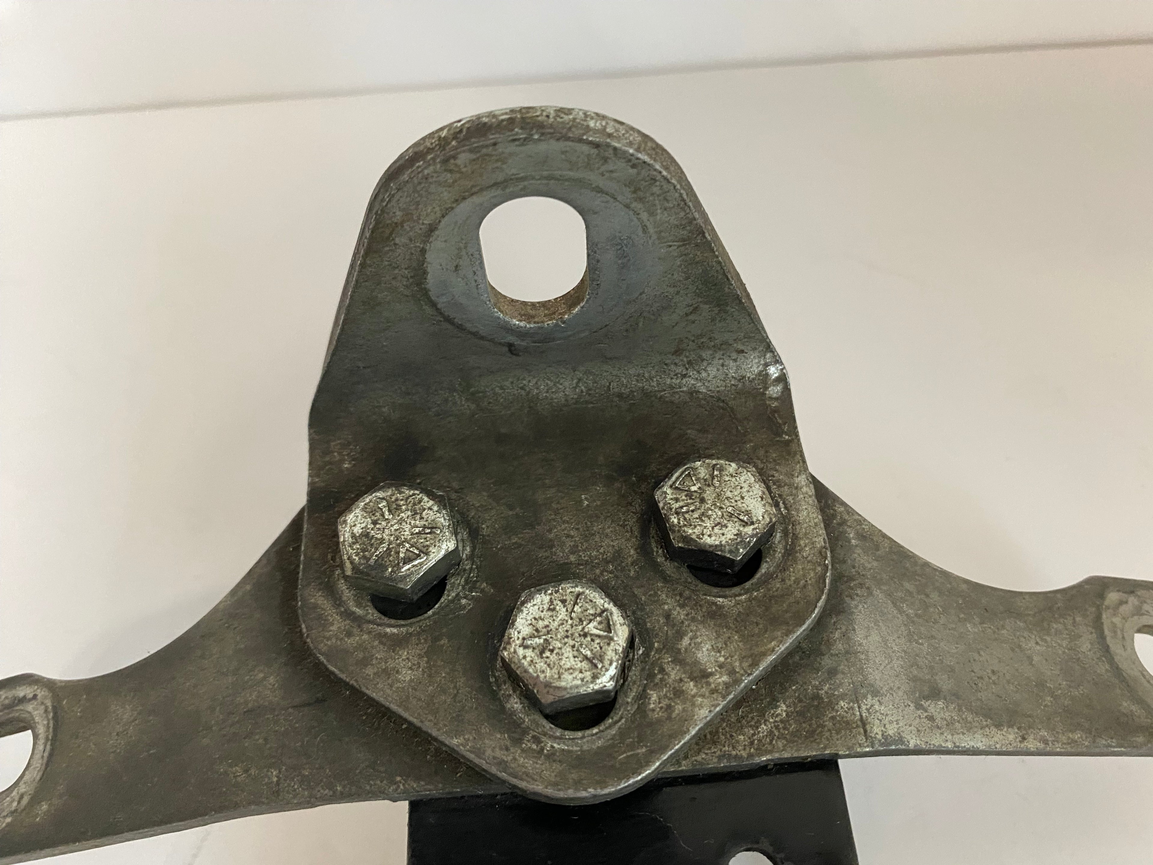 Support moteur supérieur Softail Harley Davidson REF OEM 16242-90 & 16247-91