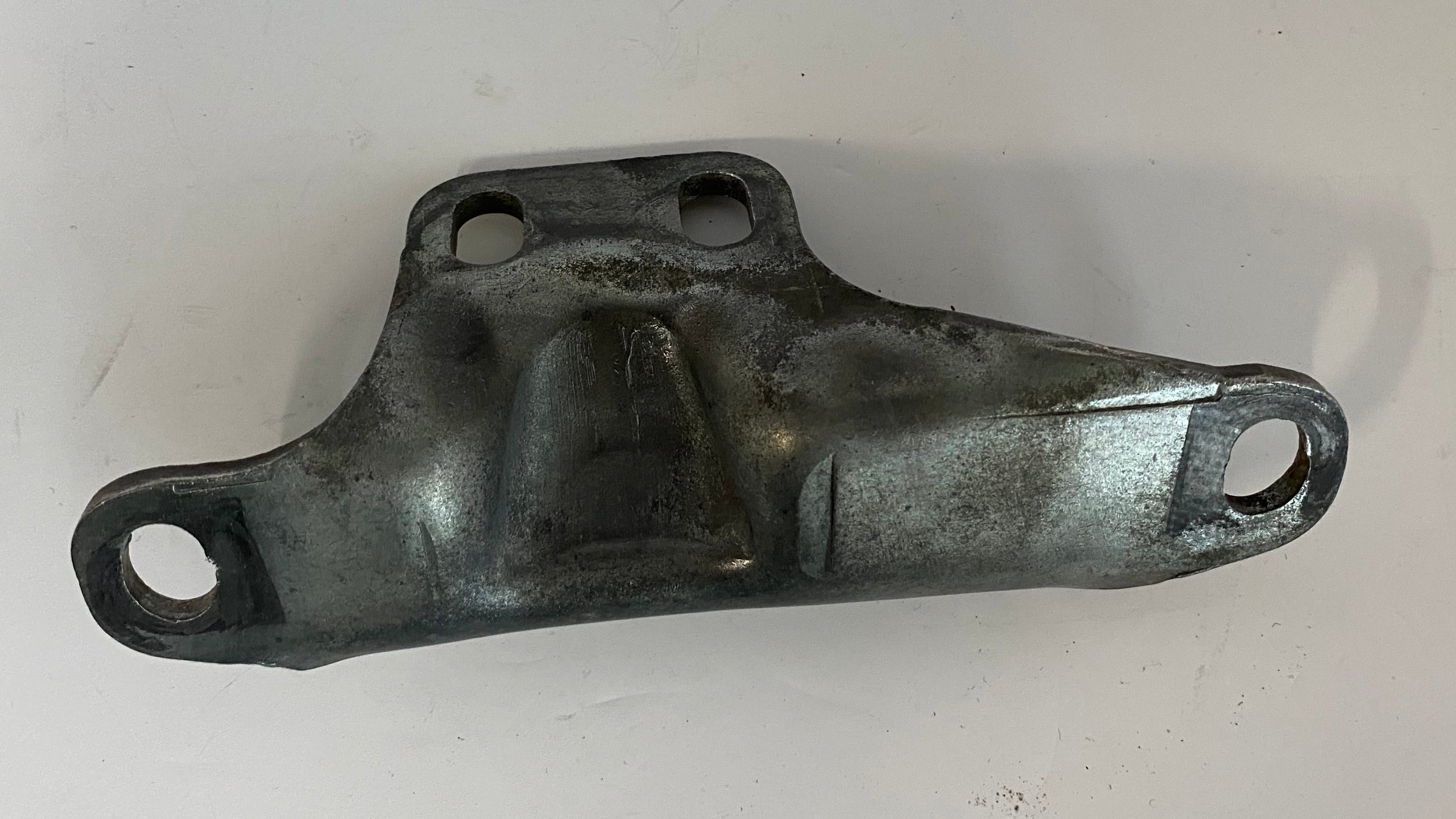 Support moteur supérieur avant Sportster Harley Davidson REF OEM 16222-86