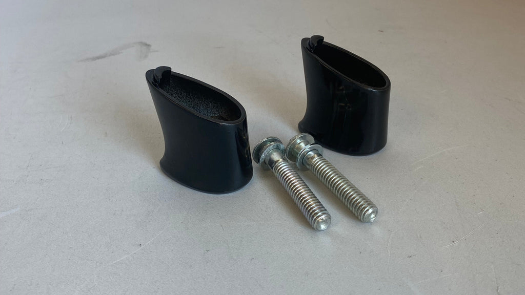 Jeu de 2 supports de clignotants arrière noirs Softail Harley Davidson REF OEM 69933-08