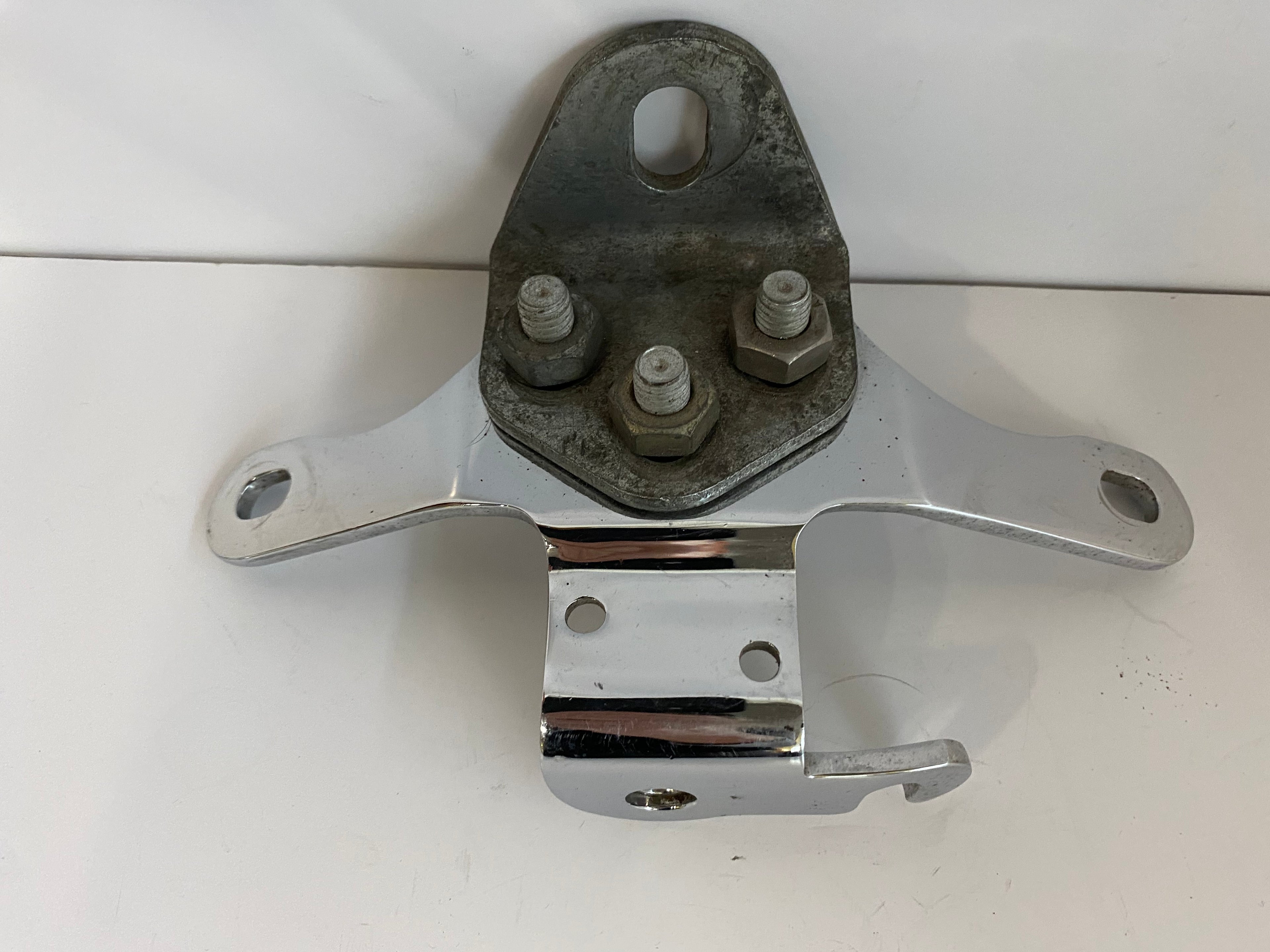 Support moteur supérieur chrome Softail Harley Davidson REF OEM 69136-00