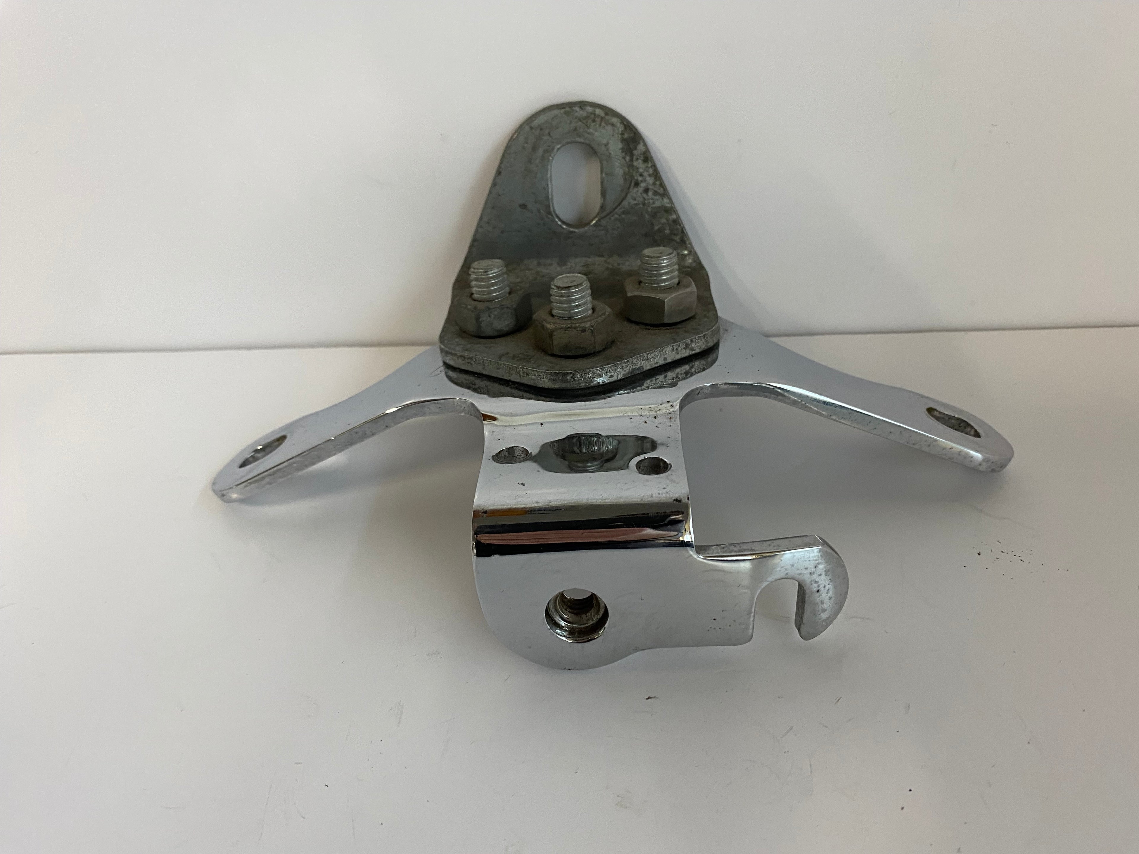 Support moteur supérieur chrome Softail Harley Davidson REF OEM 69136-00