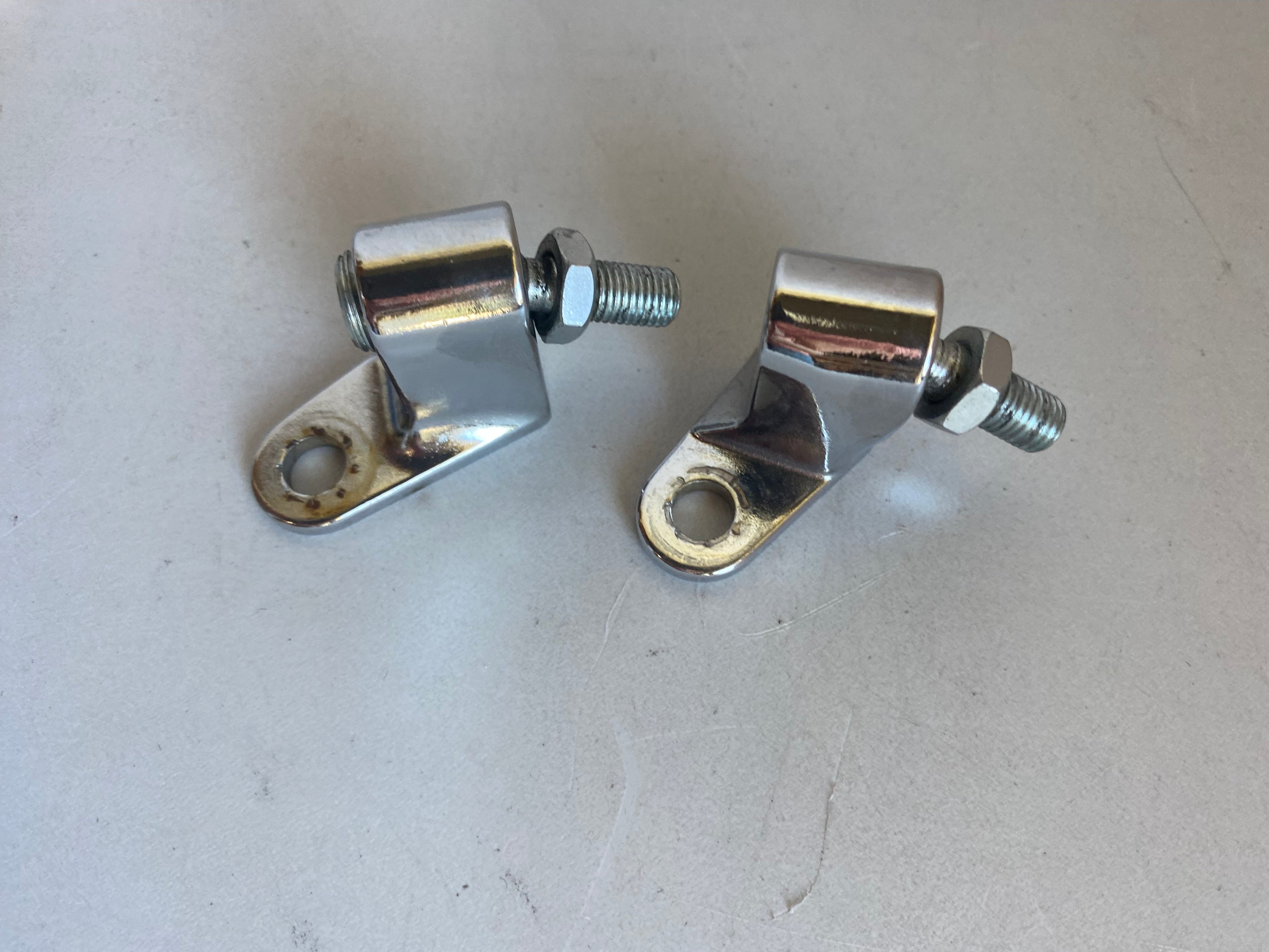 Jeu de supports de clignotants avants Softail CVO chromés Harley Davidson REF OEM 67315-03B & 67355-04A