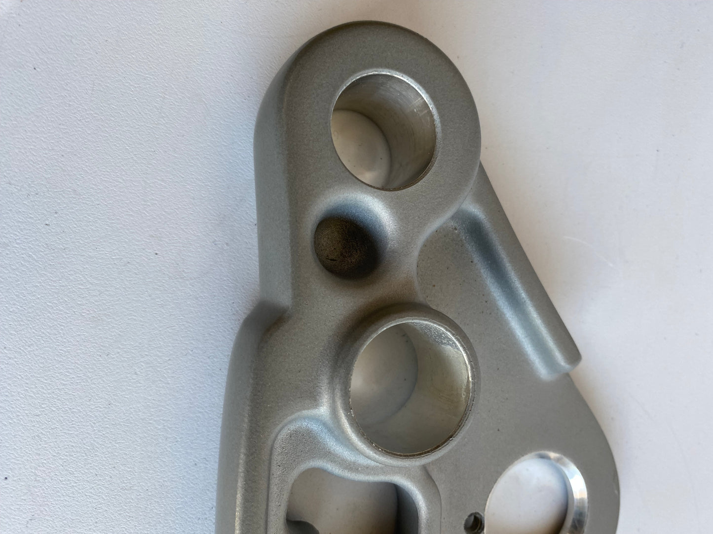 Té de fourche supérieur Softail Rocker FXWC Harley Davidson REF OEM 46705-08