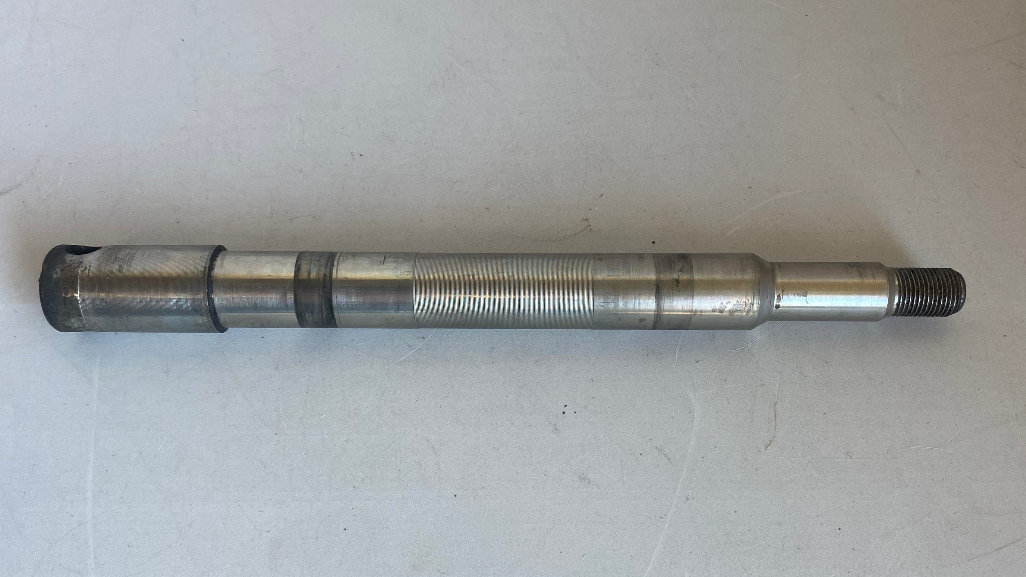 Axe de roue avant Sportster Harley Davidson REF OEM 41628-08