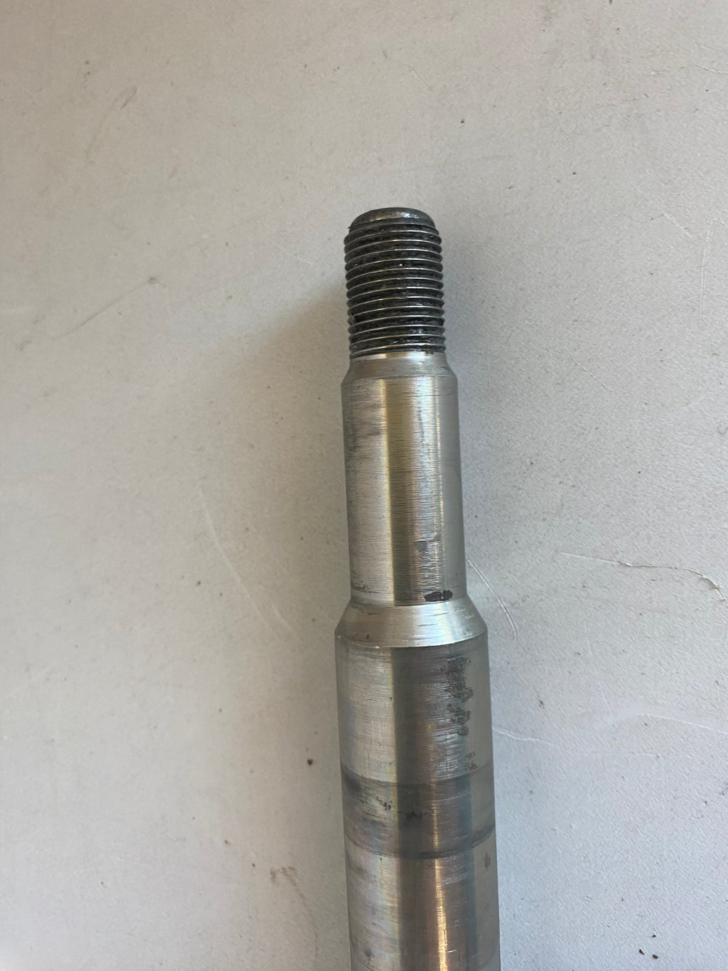 Axe de roue avant Sportster Harley Davidson REF OEM 41628-08