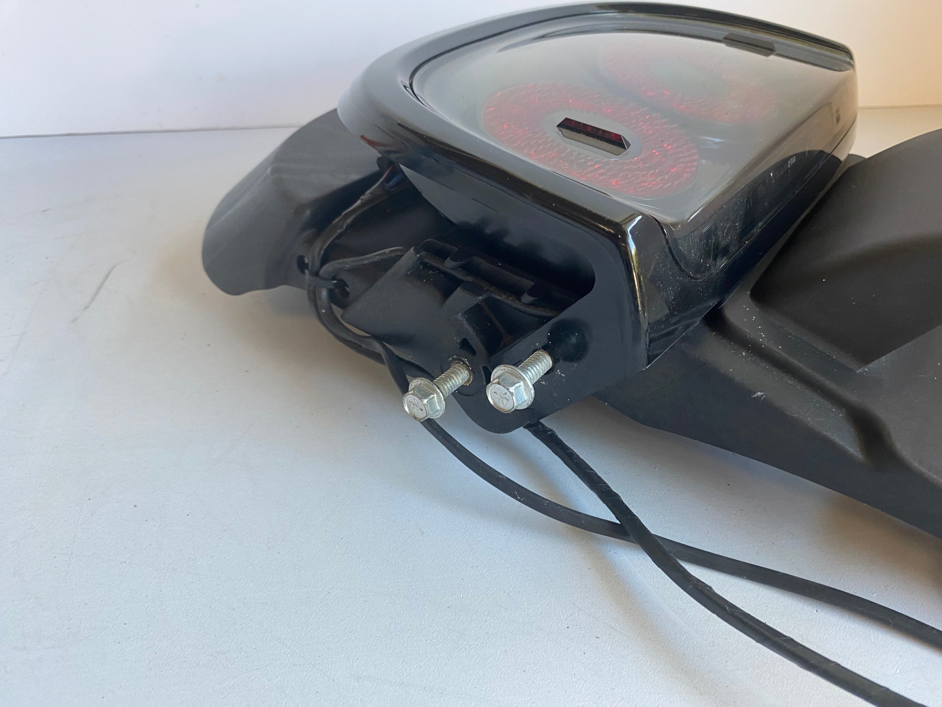 Feu arrière avec support Dyna Fat Bob Harley Davidson REF OEM 67800240