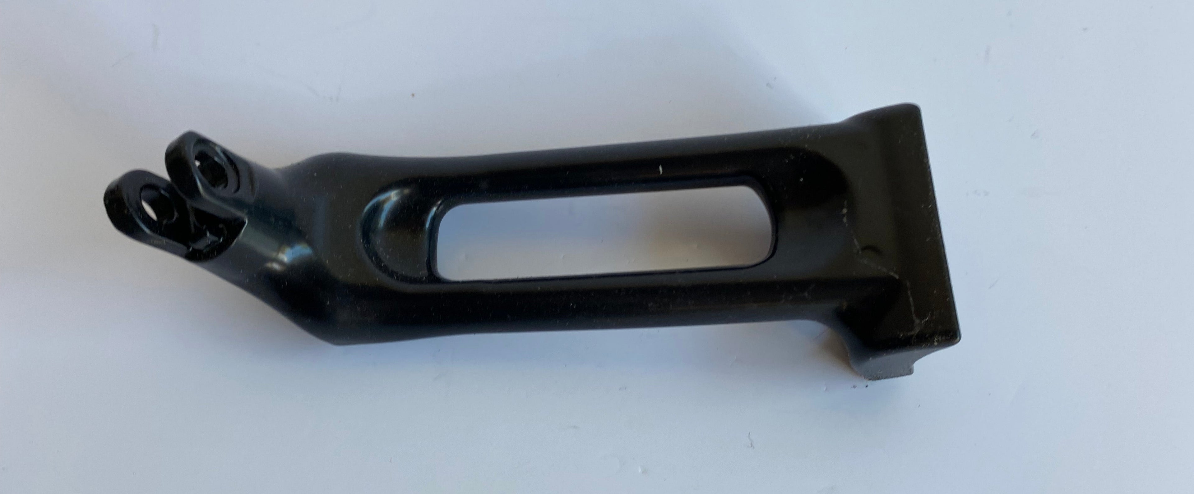 Support de cale pied passager droit VROD Street Rod Harley Davidson REF OEM 51087-06