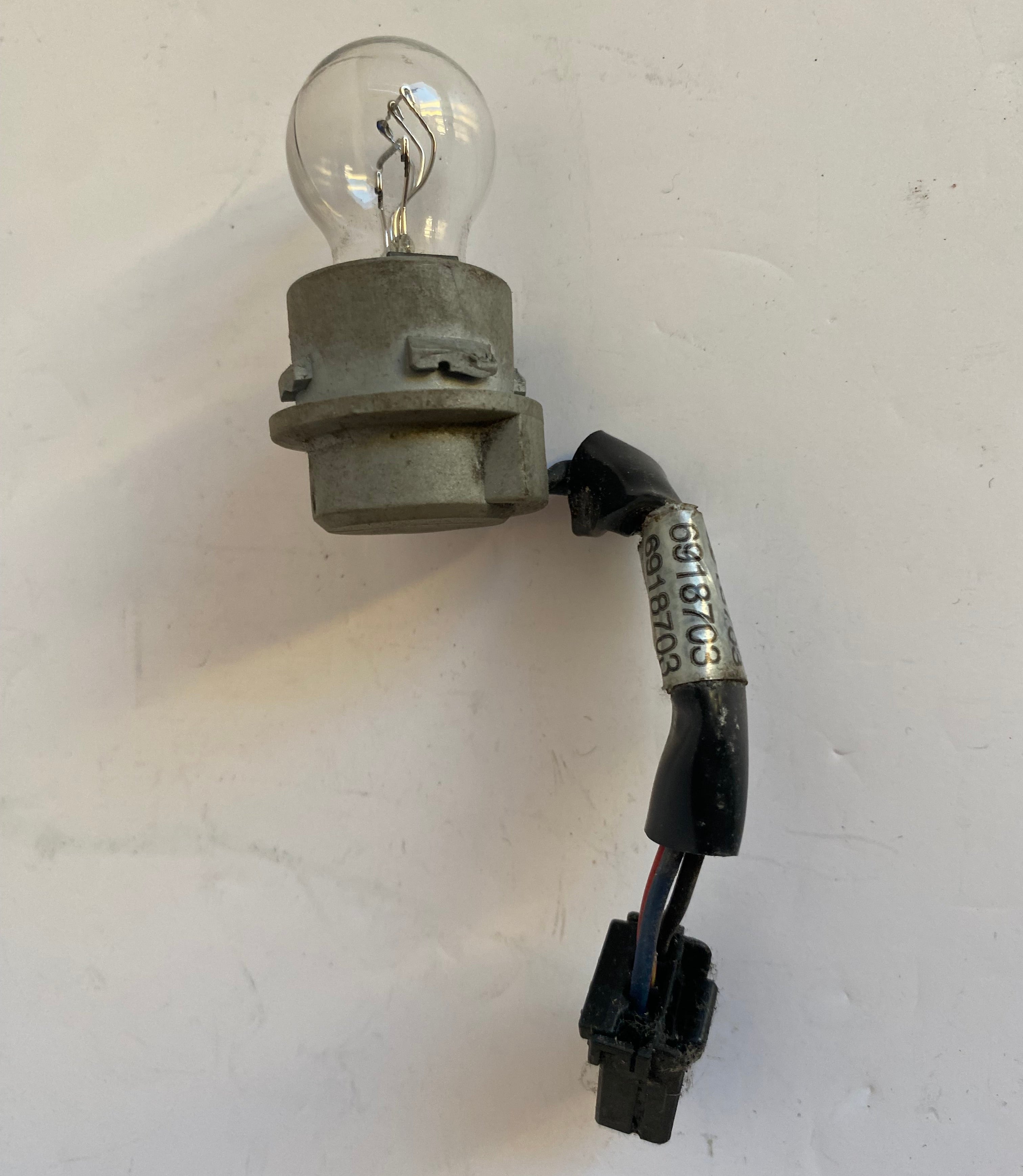 Douille de feu arrière Harley Davidson REF OEM 69187-03A