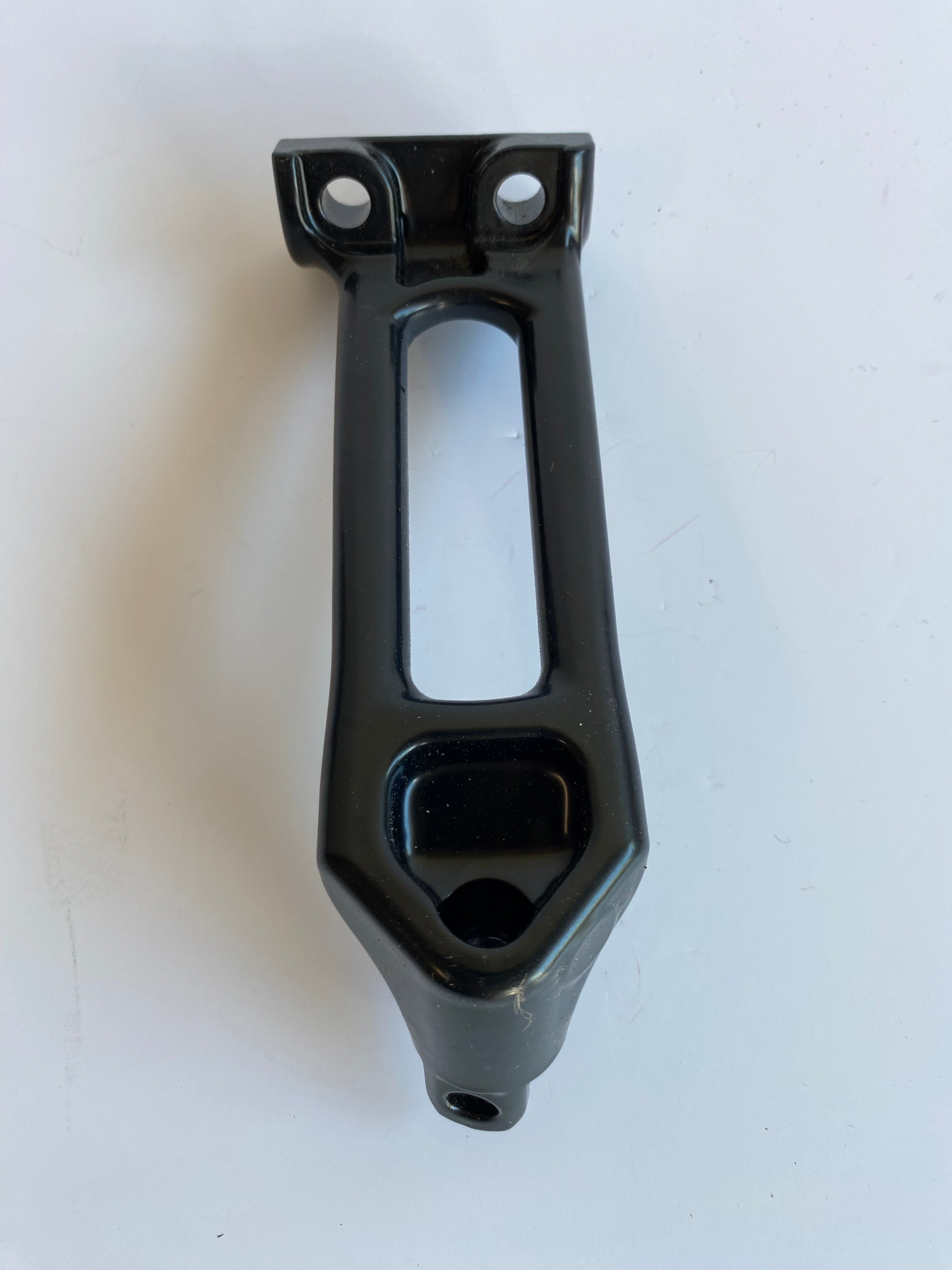 Support de cale pied passager droit VROD Street Rod Harley Davidson REF OEM 51087-06