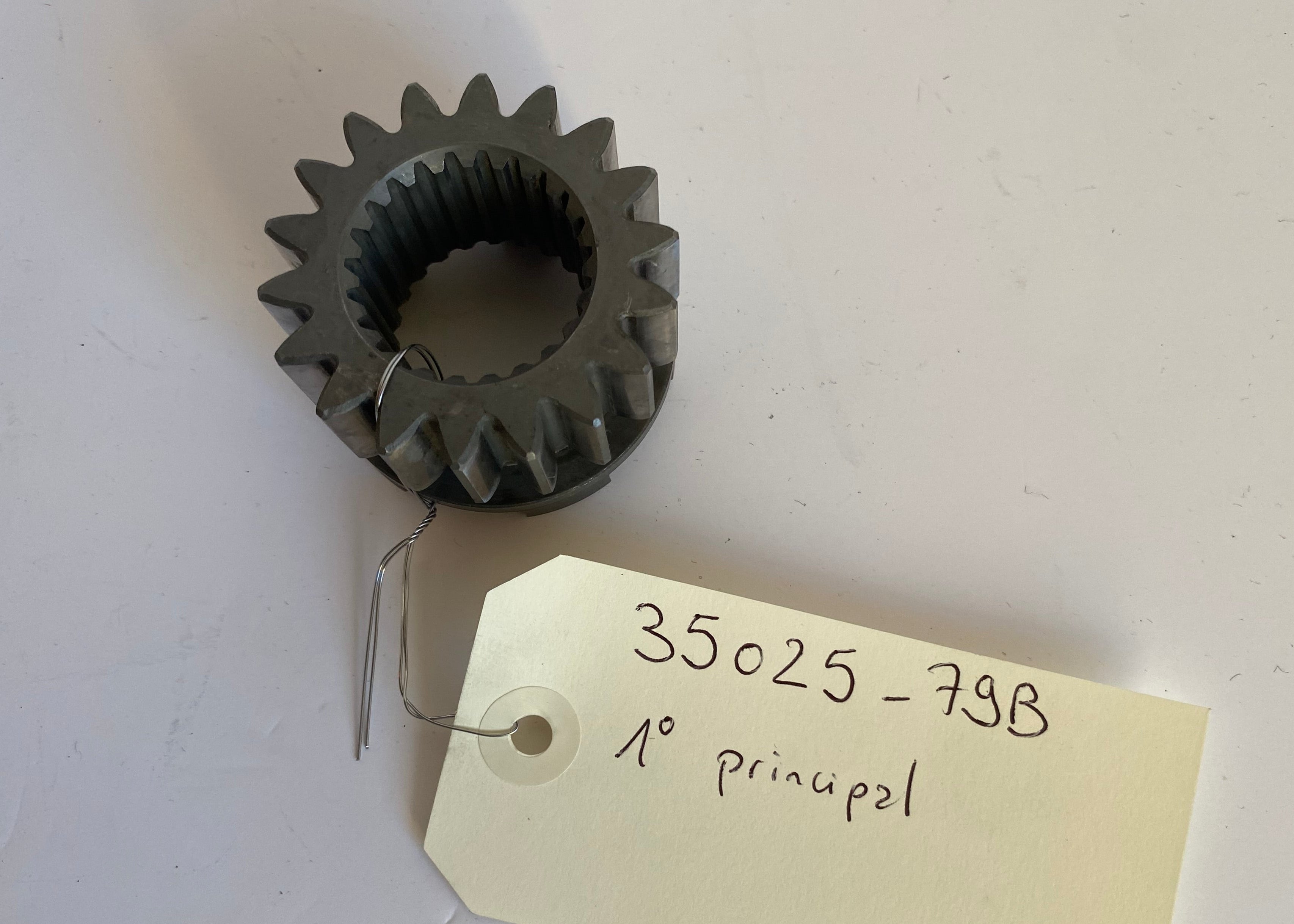 Pignon 1° vitesse arbre principal Big Twin 5 vitesses Harley Davidson REF OEM 35025-79B