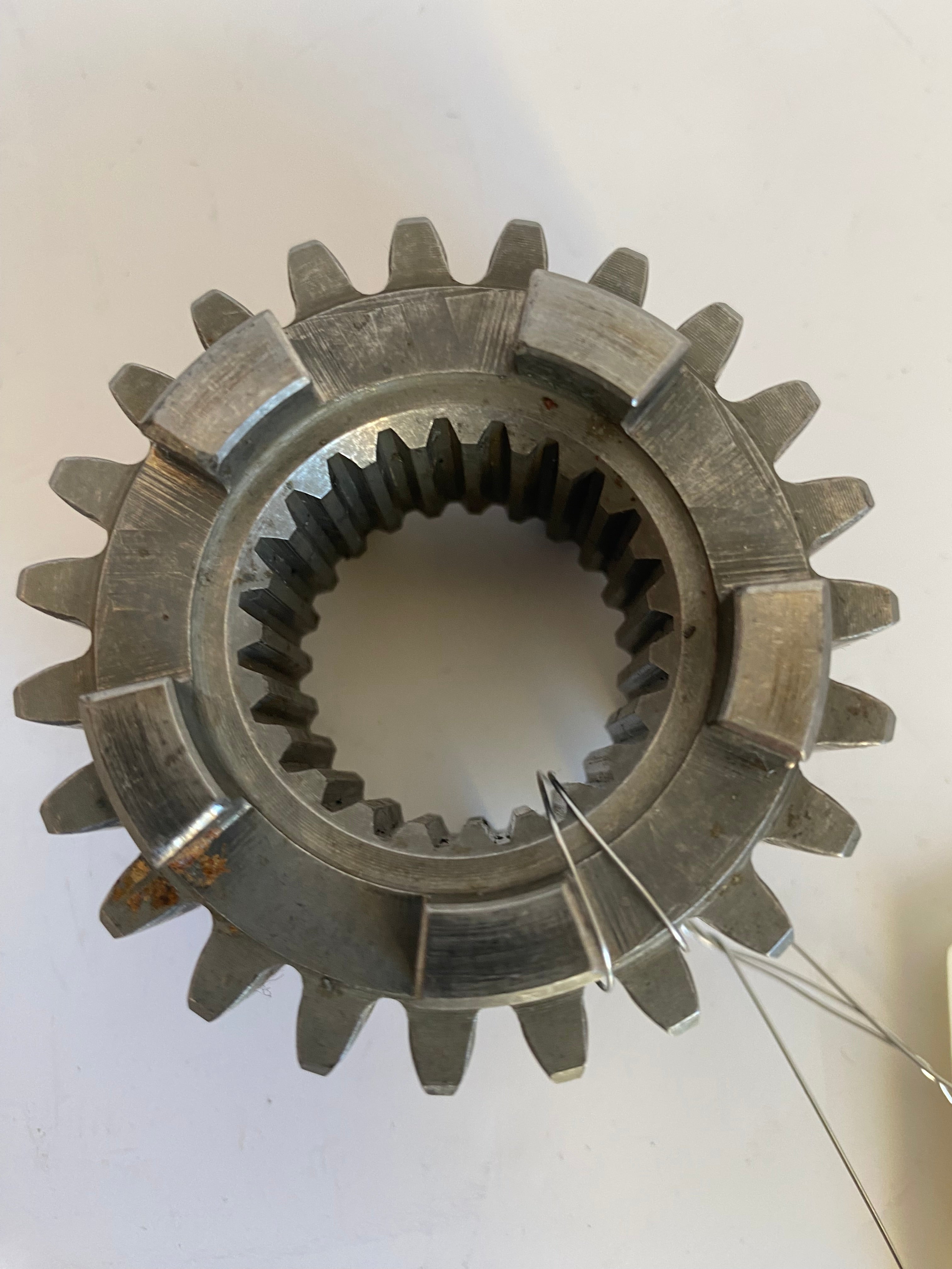 Pignon 2° arbre principal & 3° arbre secondaire Harley Davidson REF OEM 35026-79C