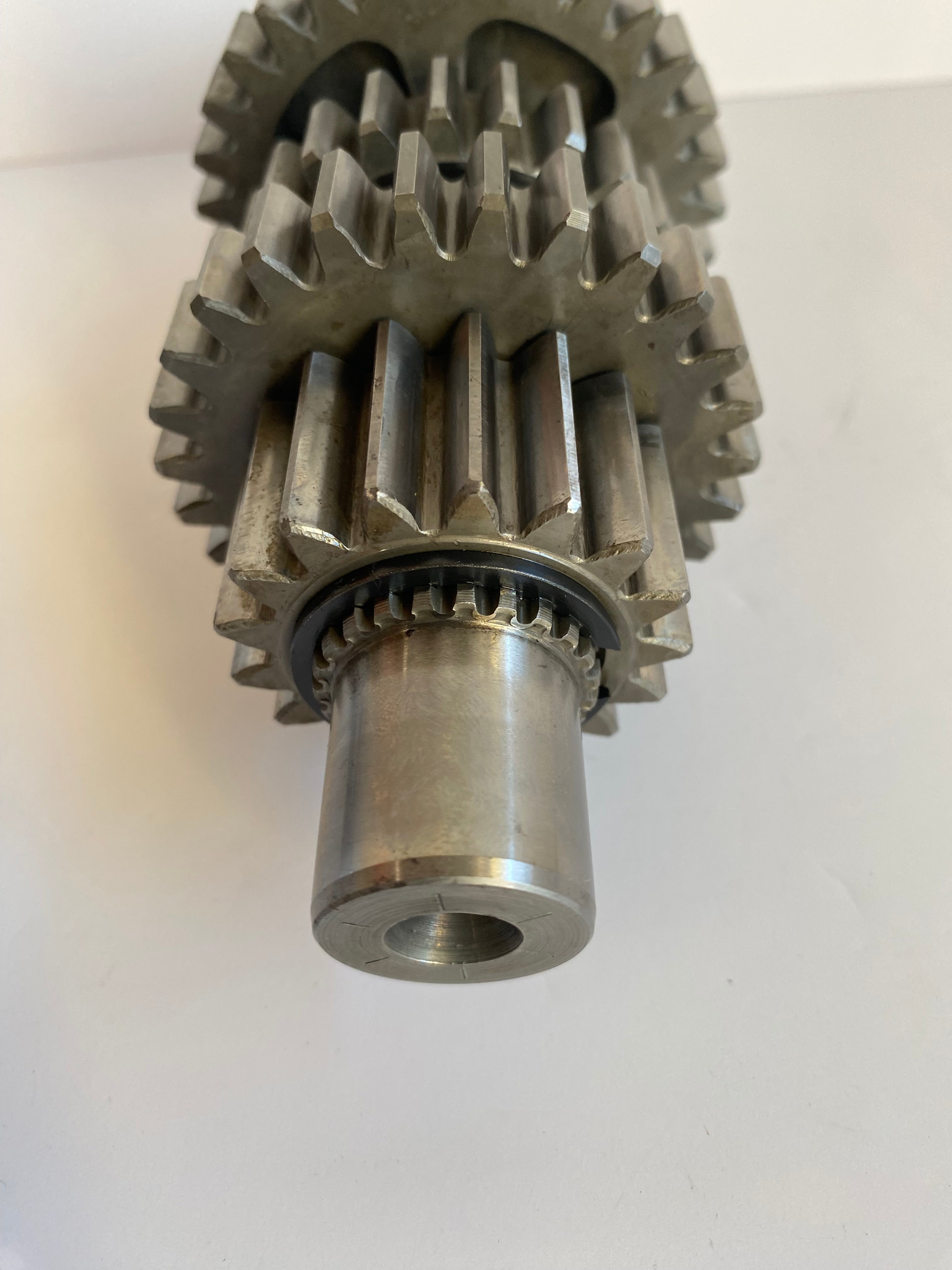 Arbre secondaire boite a 5 vitesses Harley Davidson REF OEM 35632-79