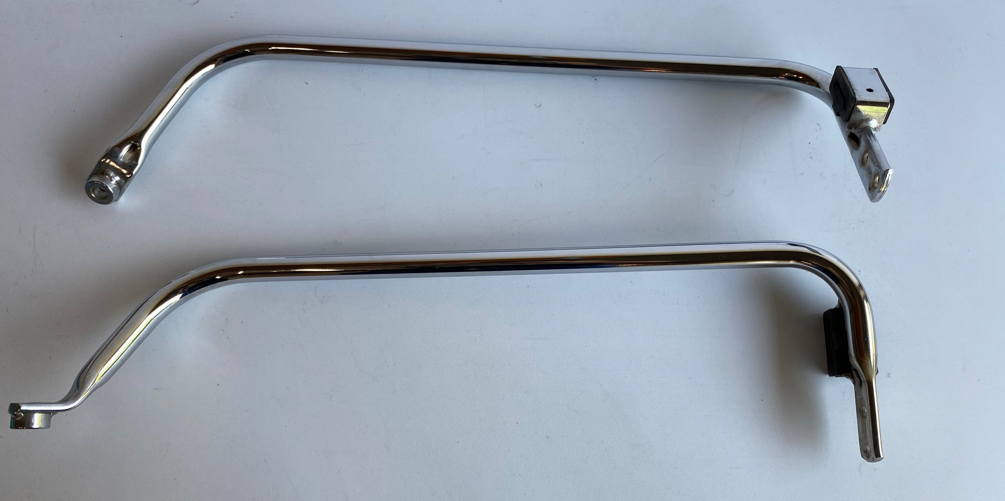 Jeu de supports de sacoches Touring Harley Davidson REF OEM  91069-07 & 91074-07