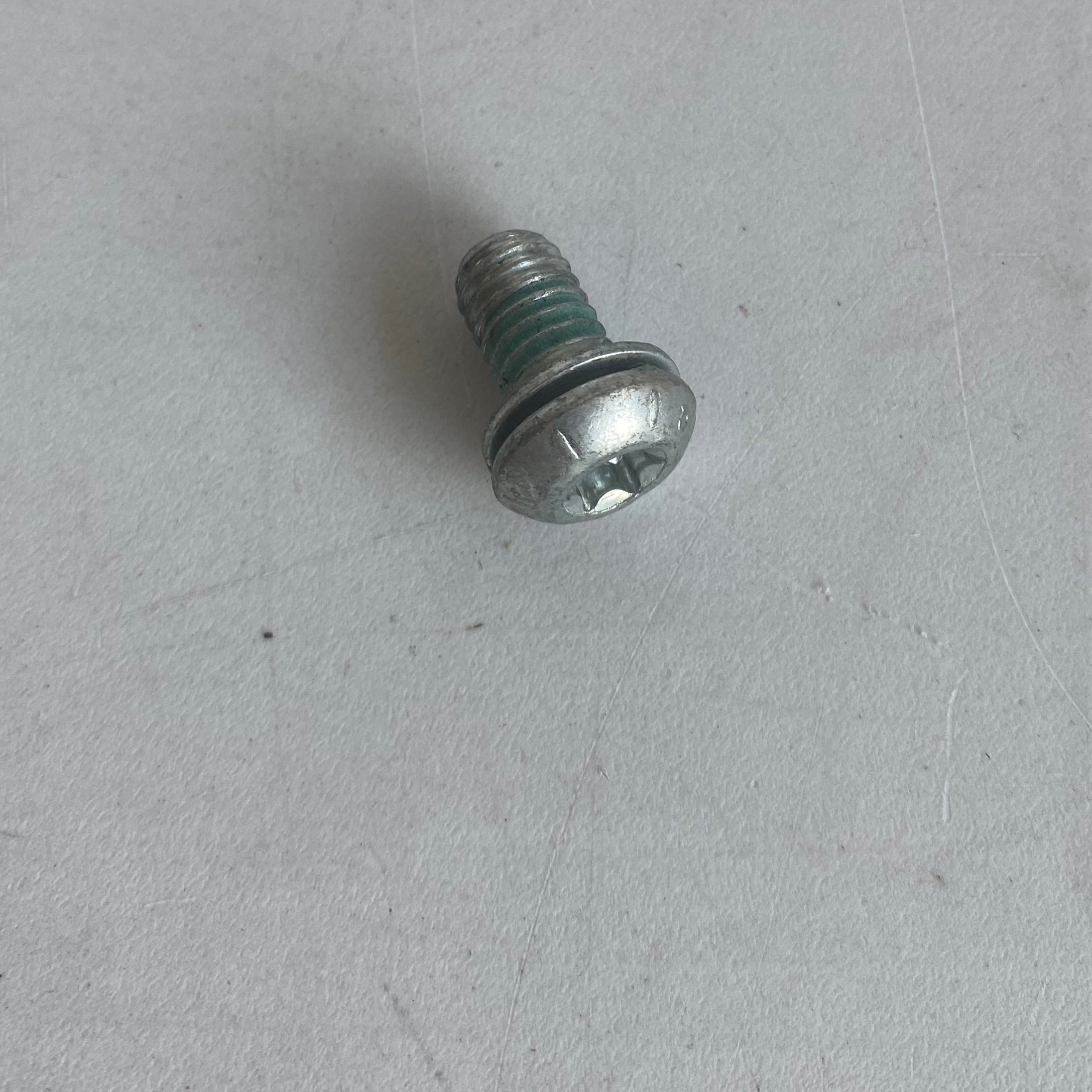 Vis Torx 3/8-16 x 5/8" garde boue arrière Softail Harley Davidson REF OEM 10200521