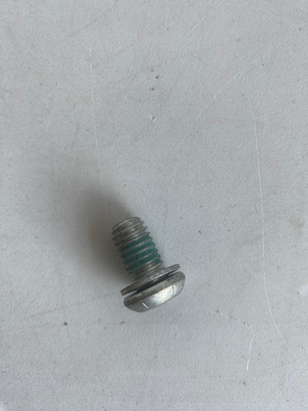 Vis Torx 3/8-16 x 5/8" garde boue arrière Softail Harley Davidson REF OEM 10200521