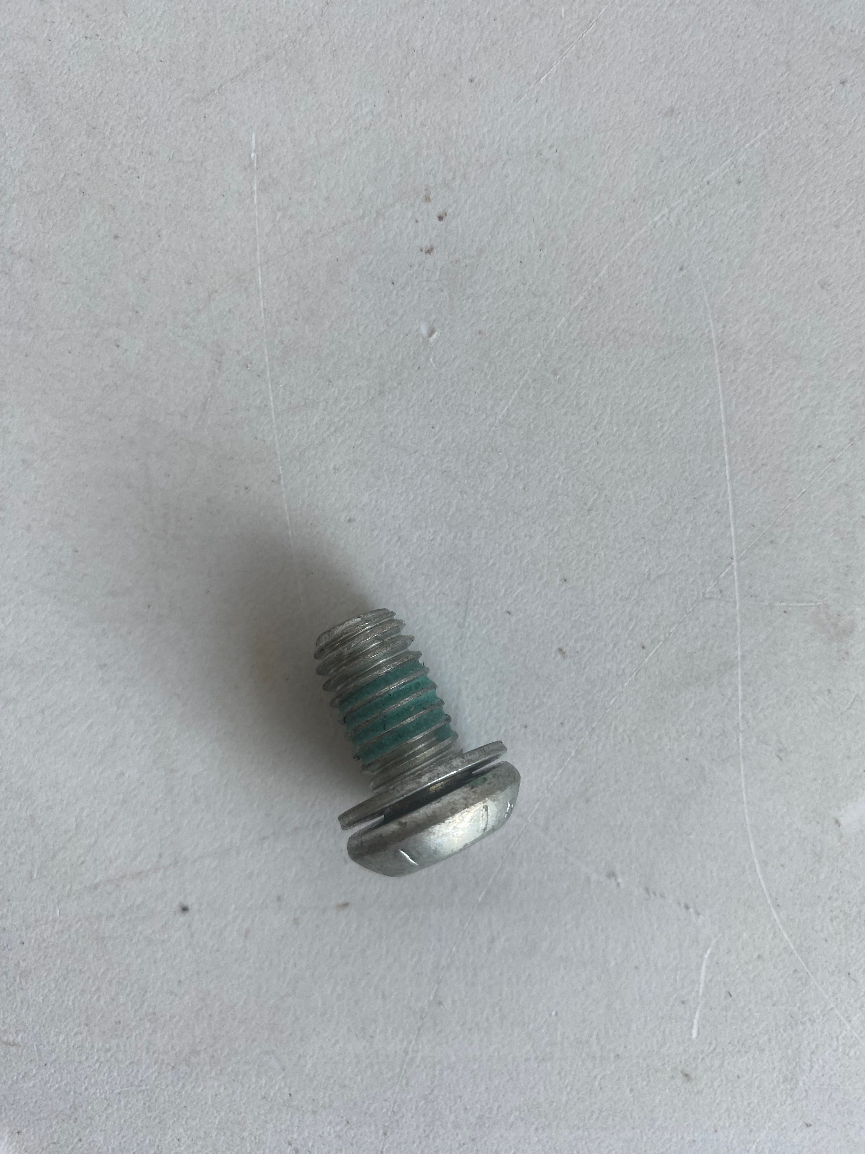 Vis Torx 3/8-16 x 5/8" garde boue arrière Softail Harley Davidson REF OEM 10200521