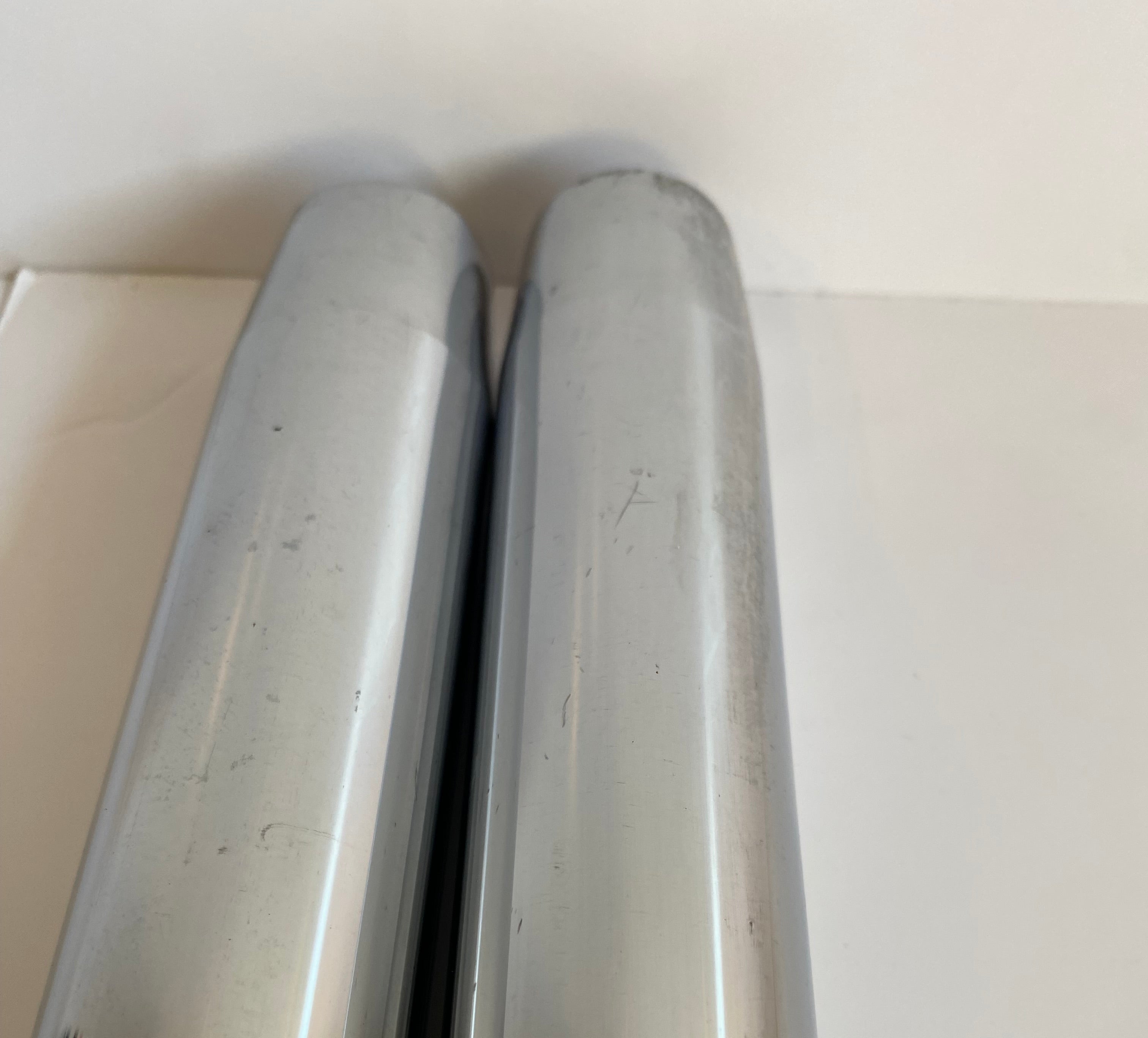 Jeu de tubes de fourche 35 mm x 27-1/4 pouces Harley Davidson REF MCS 965067