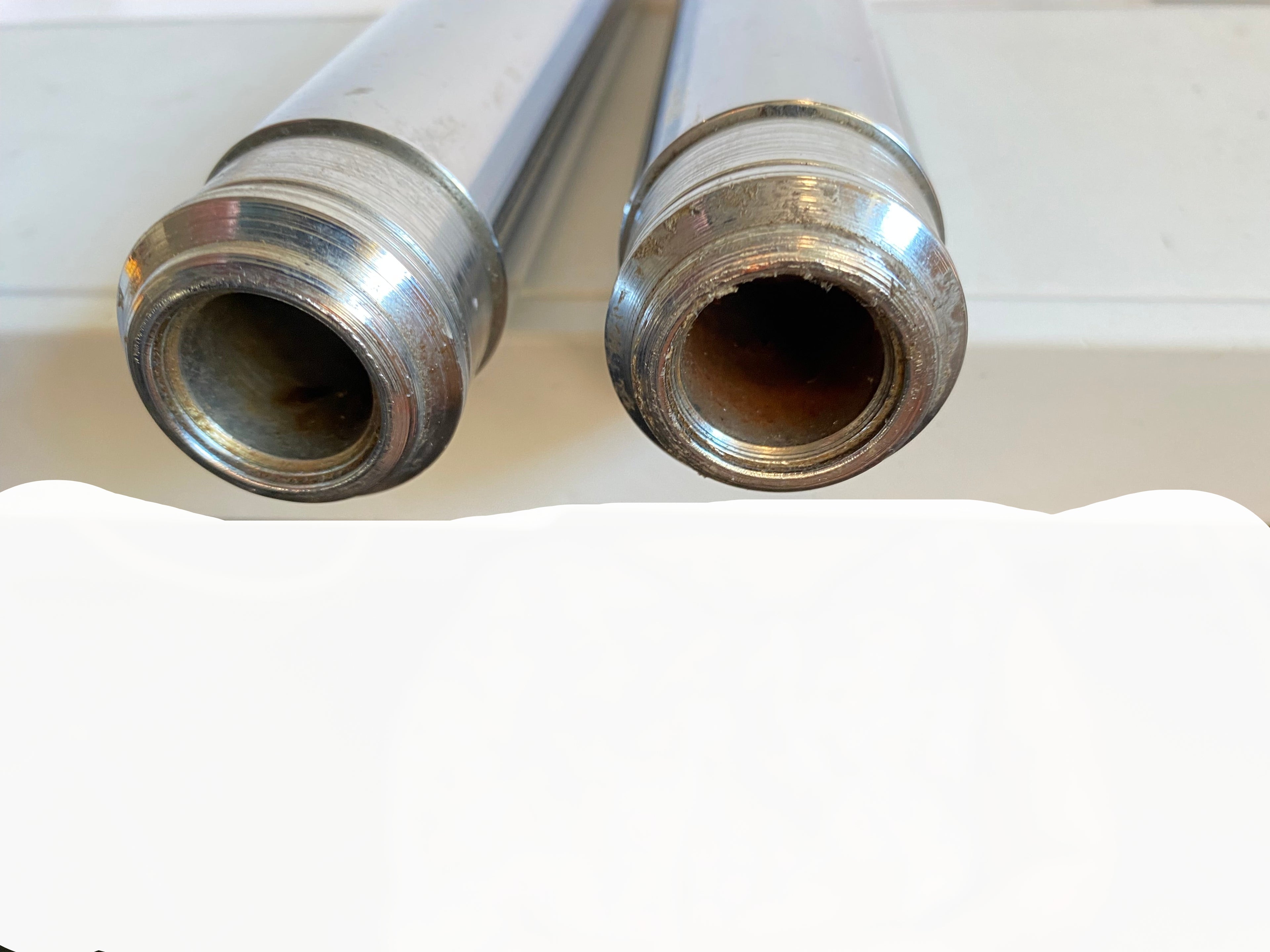 Jeu de tubes de fourche 35 mm x 27-1/4 pouces Harley Davidson REF MCS 965067