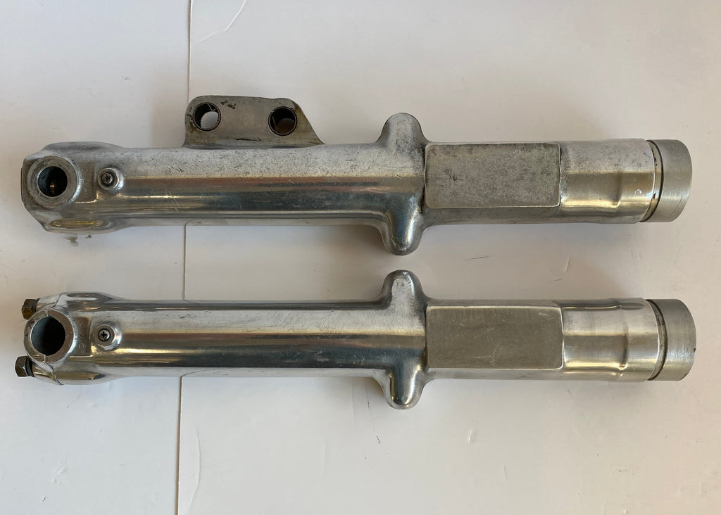 Jeu de fourreaux de fourche 35mm Kayaba Harley Davidson REF 45974-73 & 45976-73