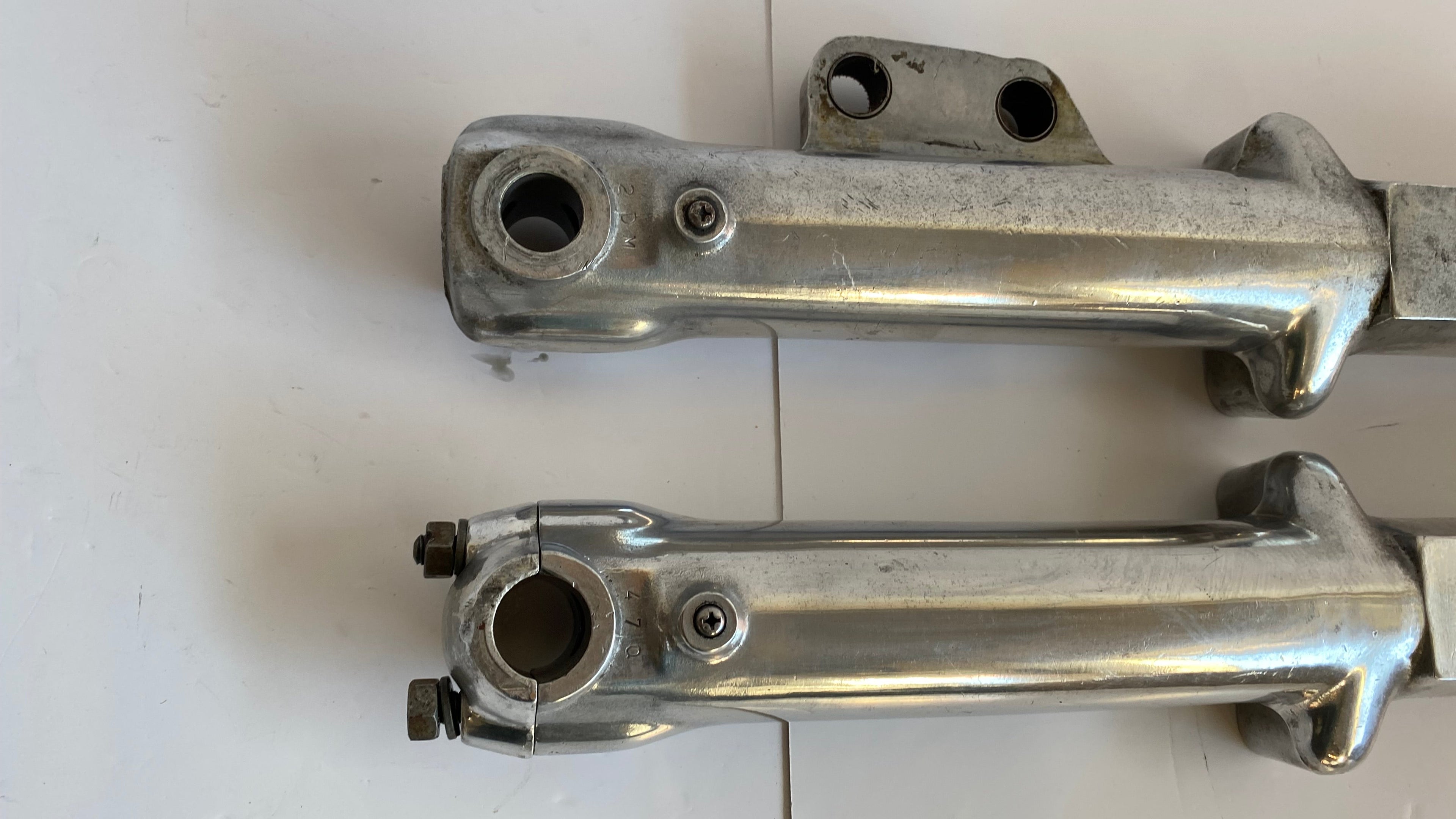 Jeu de fourreaux de fourche 35mm Kayaba Harley Davidson REF 45974-73 & 45976-73